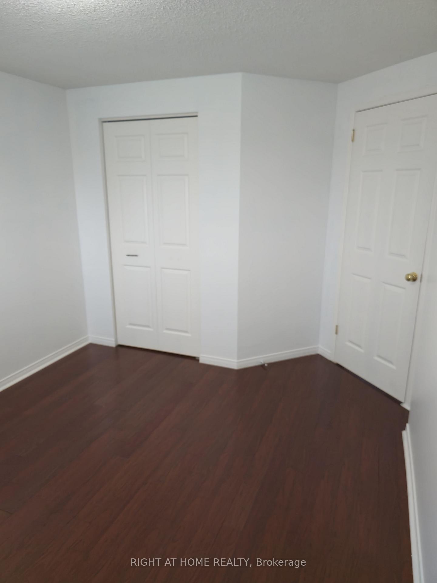 Photo 14 of 40 Fallowfield Drive, Kitchener, Country Hills East — HOMEH