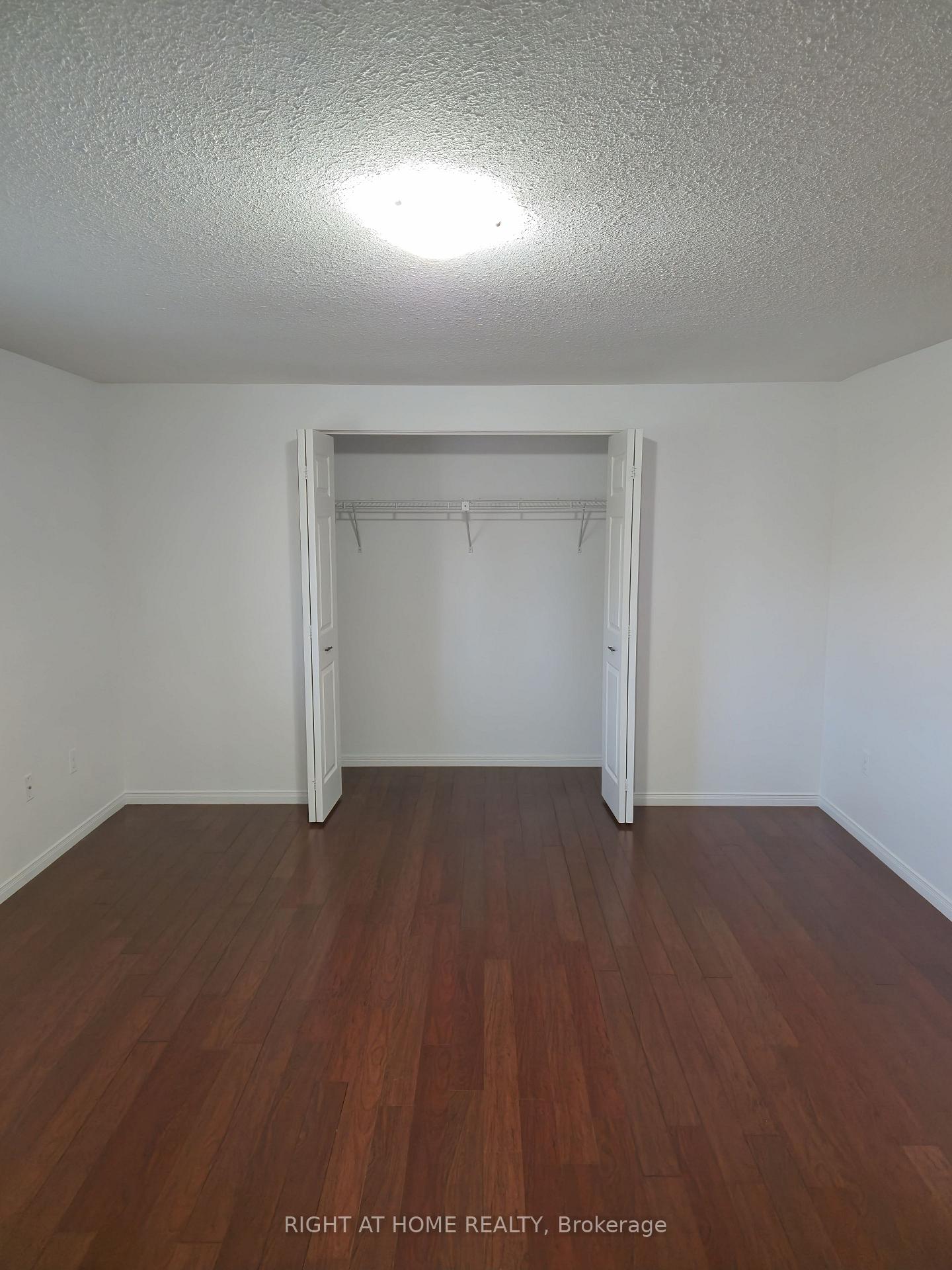 Photo 15 of 40 Fallowfield Drive, Kitchener, Country Hills East — HOMEH