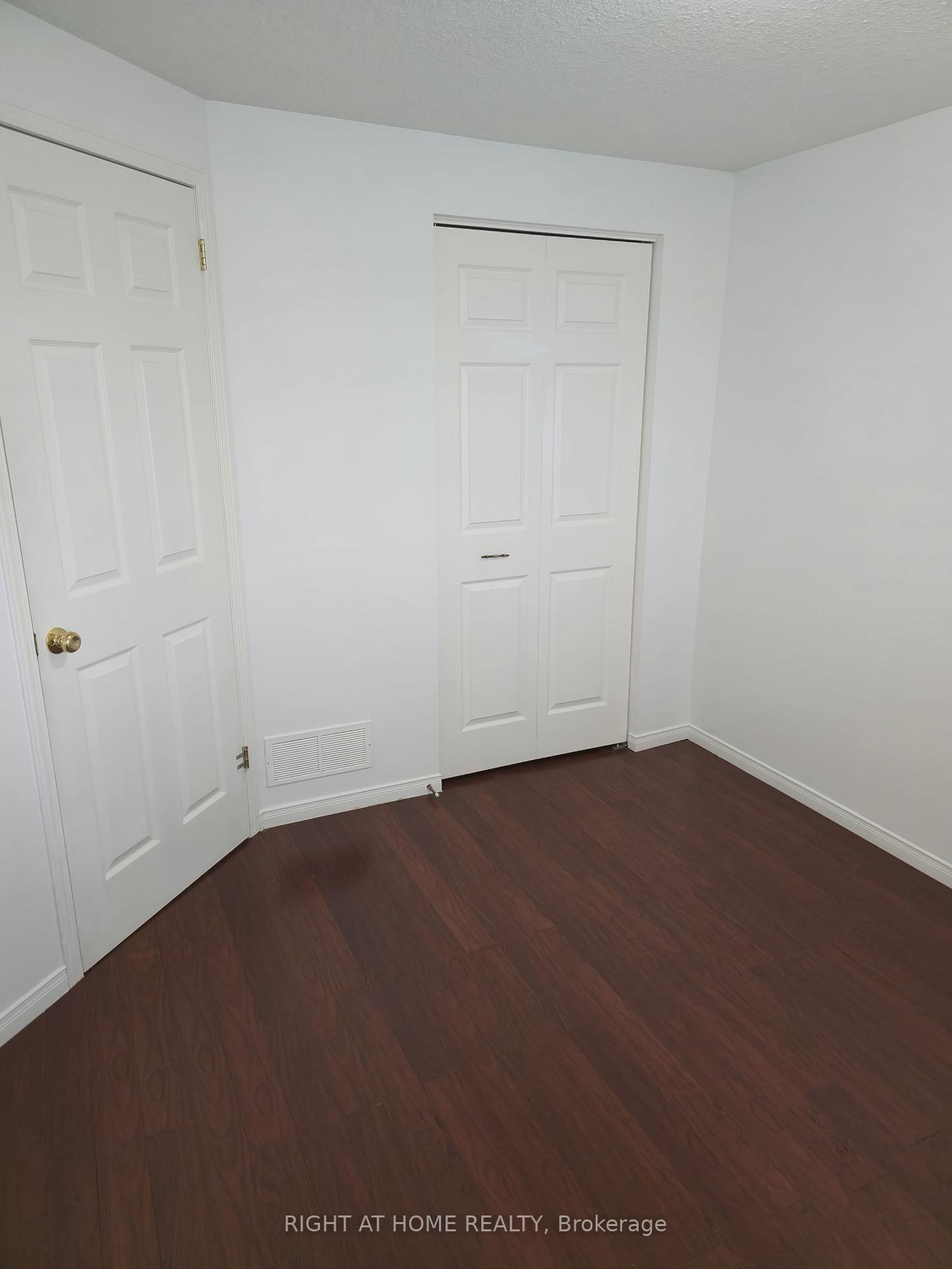 Photo 17 of 40 Fallowfield Drive, Kitchener, Country Hills East — HOMEH