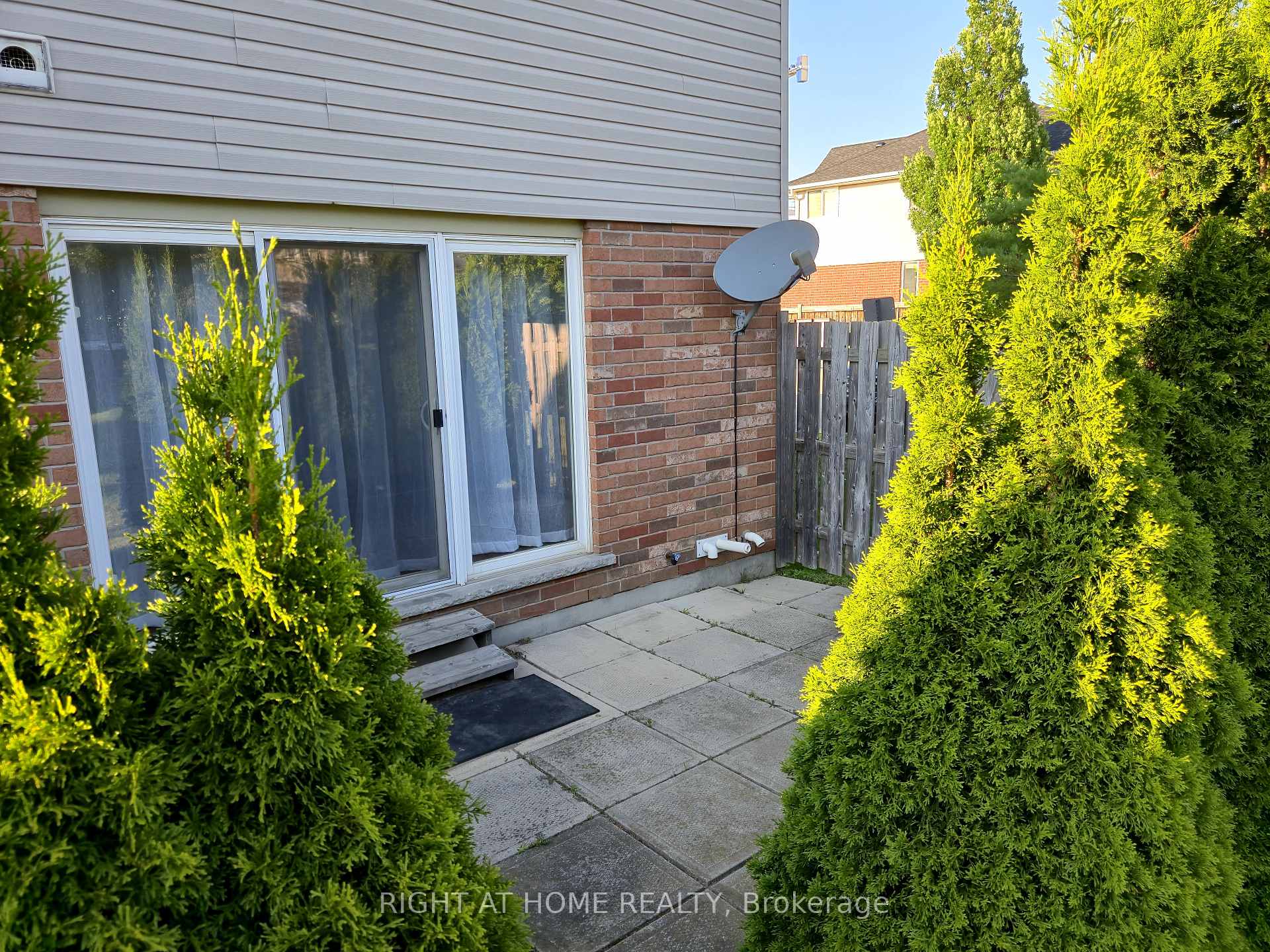 Photo 19 of 40 Fallowfield Drive, Kitchener, Country Hills East — HOMEH