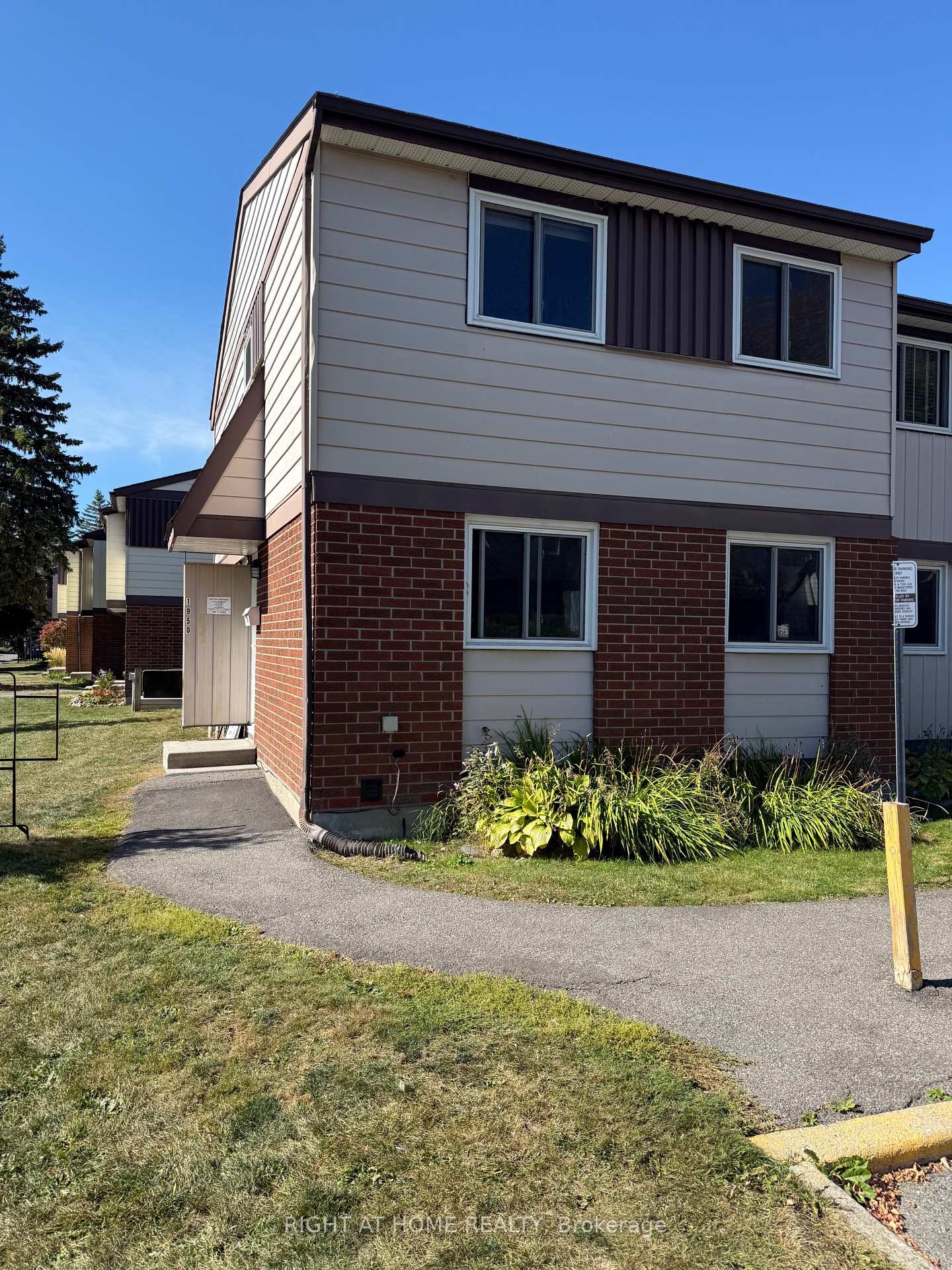Photo 1 of 1950 Belmore Lane, Ottawa, Blackburn Hamlet (South) — HOMEH