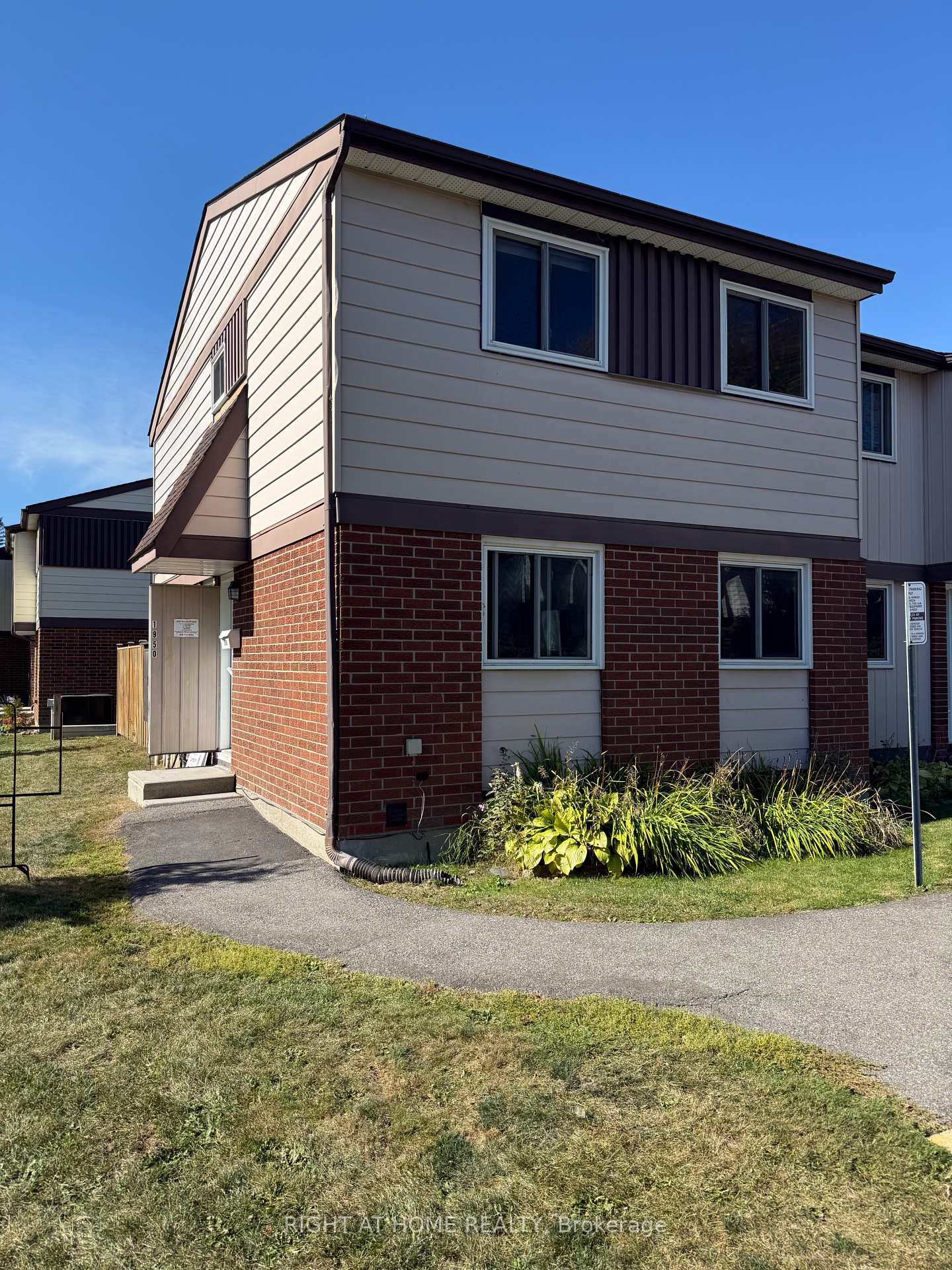 Photo 2 of 1950 Belmore Lane, Ottawa, Blackburn Hamlet (South) — HOMEH