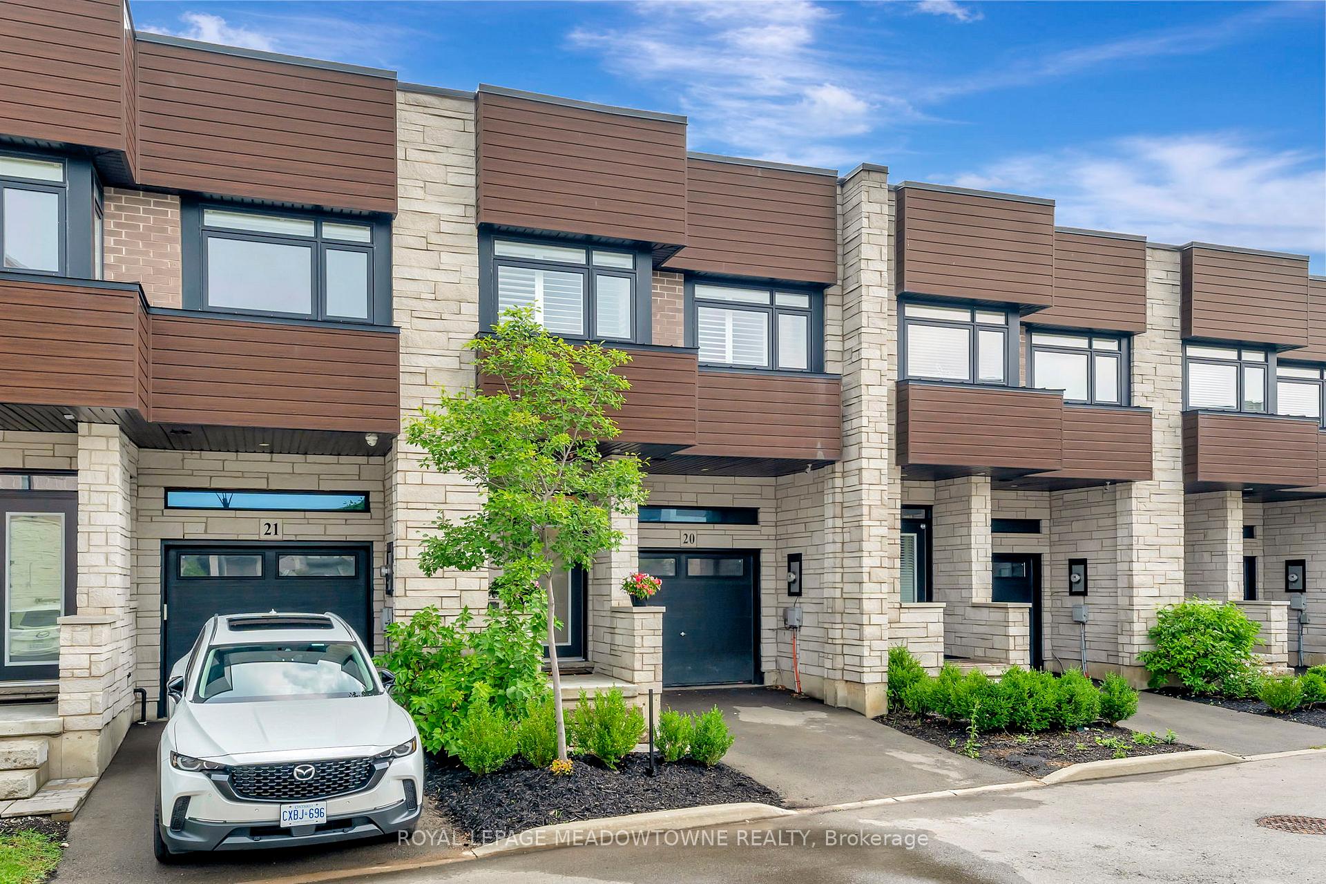 Front of Unit 20, 35 Midhurst Heights