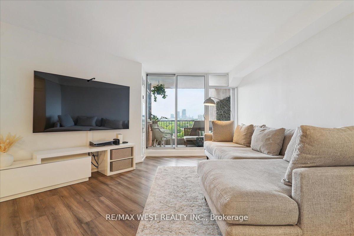 Front of Unit 1008, 7811 Yonge Street