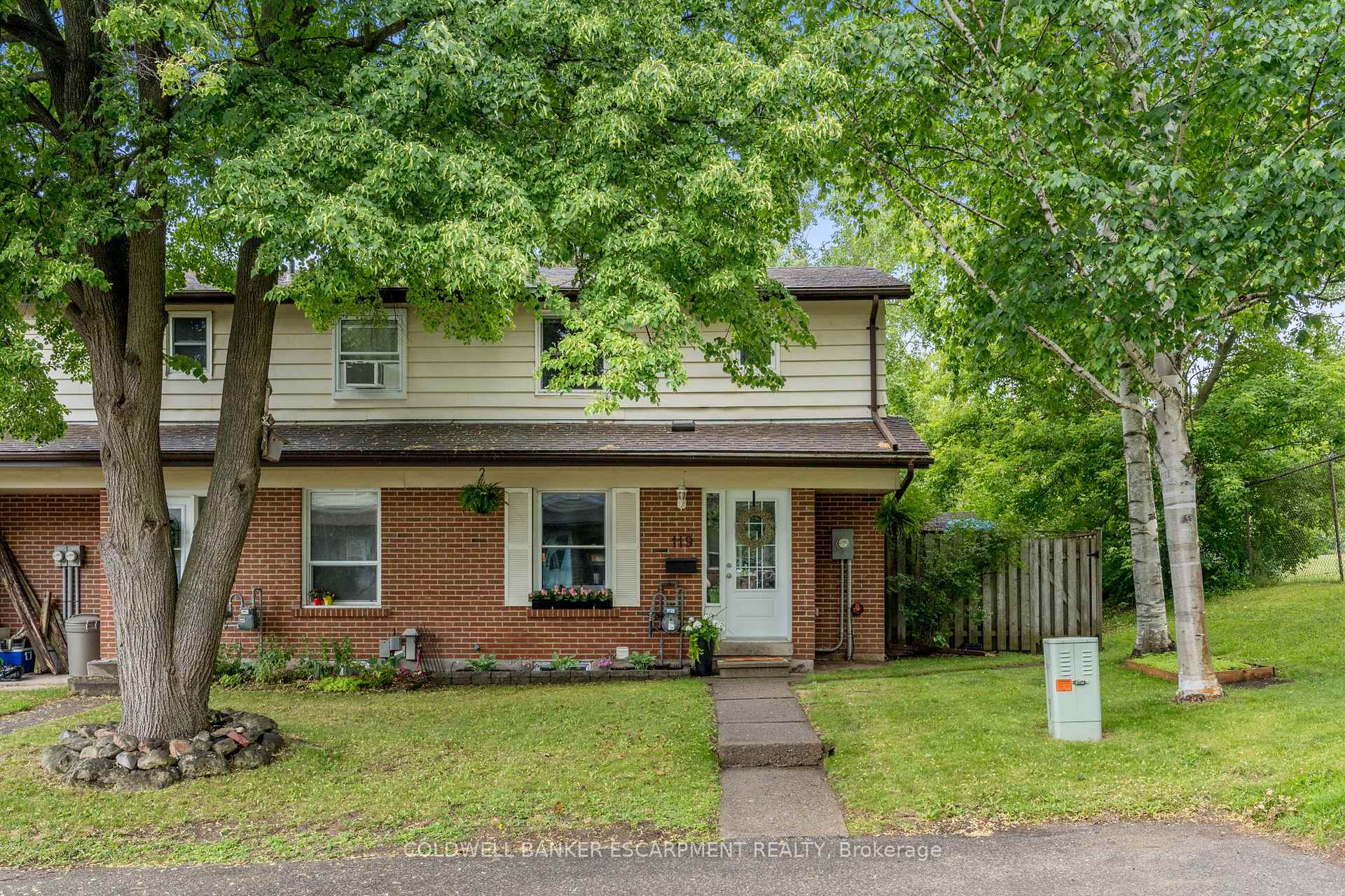 Photo 2 of 119 Kingham Road, Halton Hills, Acton — HOMEH