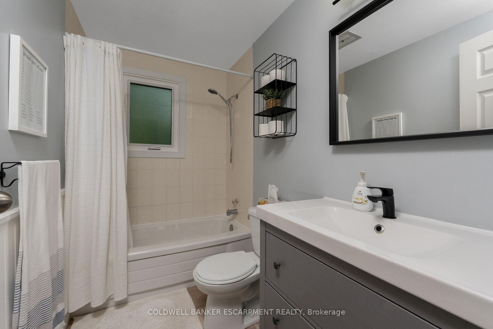 Photo 10 of 119 Kingham Road, Halton Hills, Acton — HOMEH