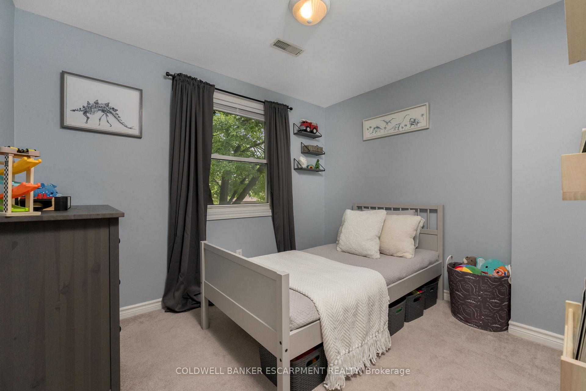 Photo 14 of 119 Kingham Road, Halton Hills, Acton — HOMEH