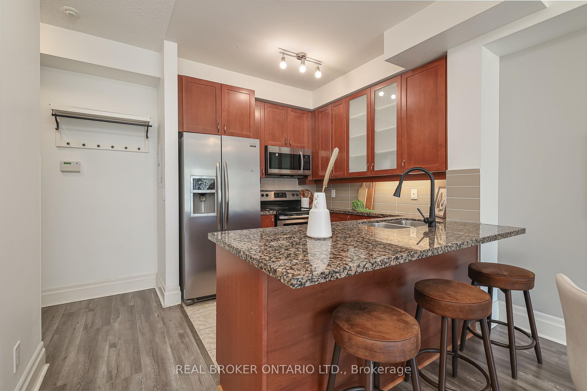 Photo 1 of Unit 301, 111 Upper Duke Crescent, Markham, Unionville — HOMEH
