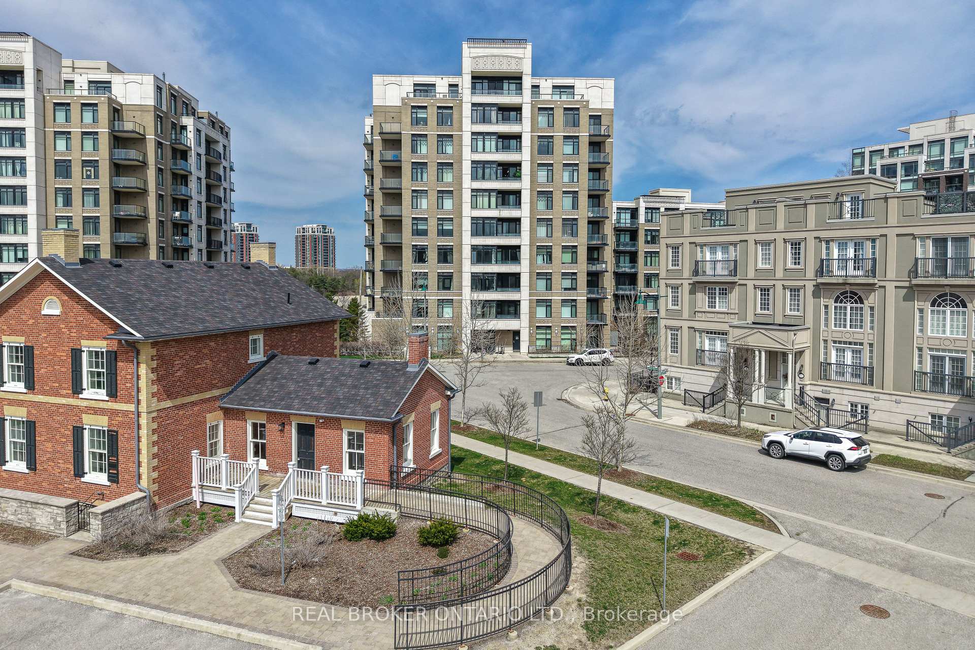 Photo 2 of Unit 301, 111 Upper Duke Crescent, Markham, Unionville — HOMEH