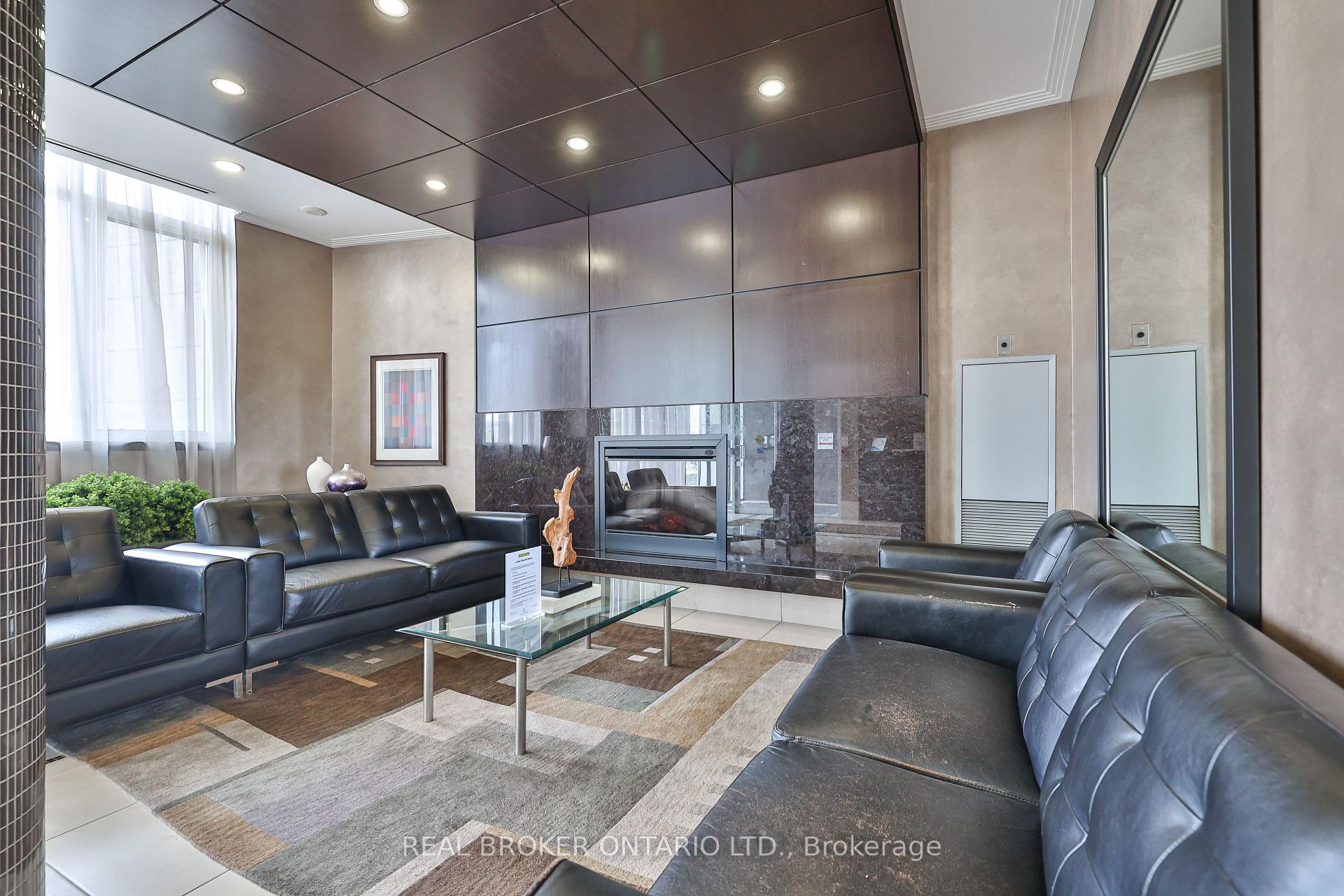 Photo 3 of Unit 301, 111 Upper Duke Crescent, Markham, Unionville — HOMEH
