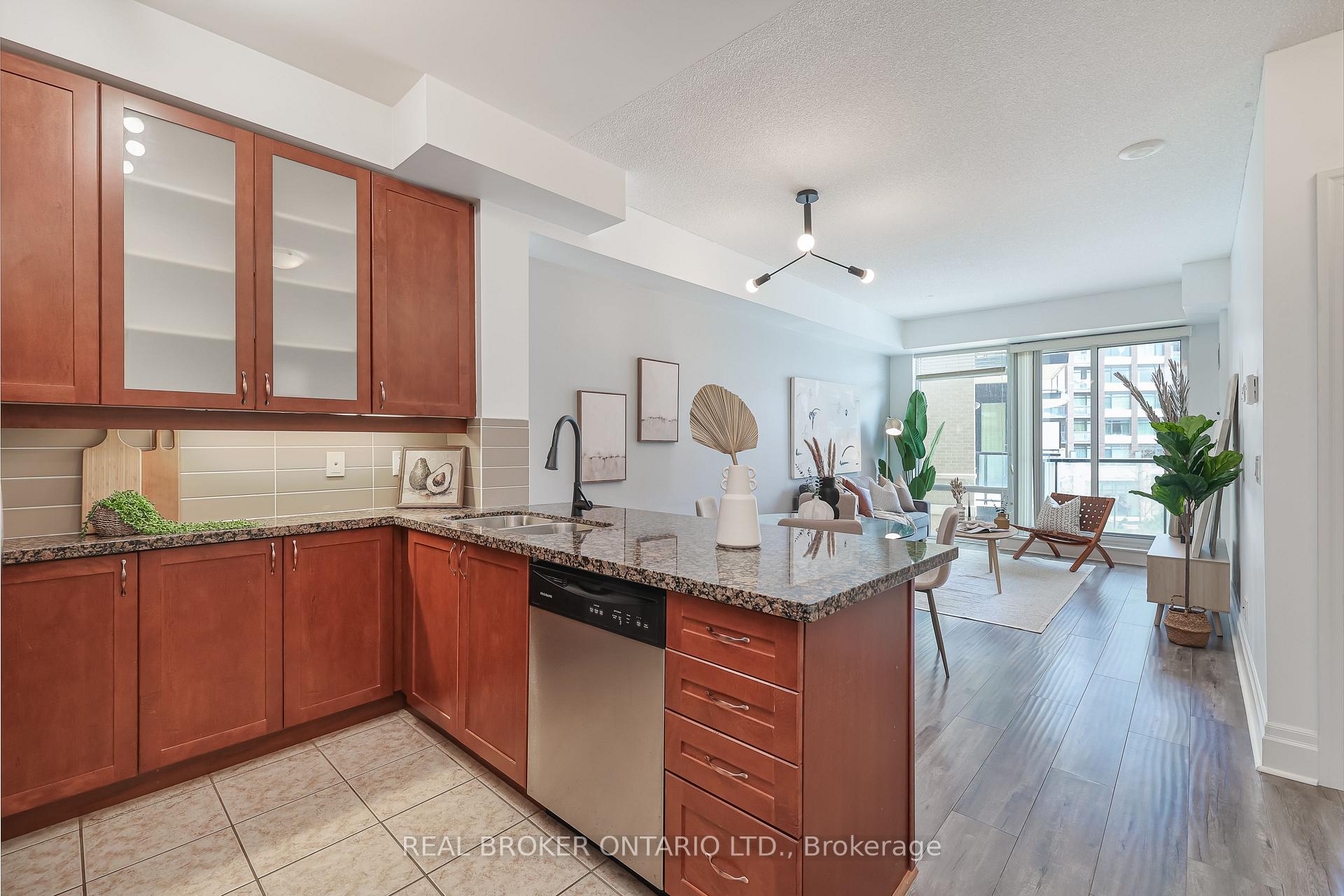 Photo 7 of Unit 301, 111 Upper Duke Crescent, Markham, Unionville — HOMEH