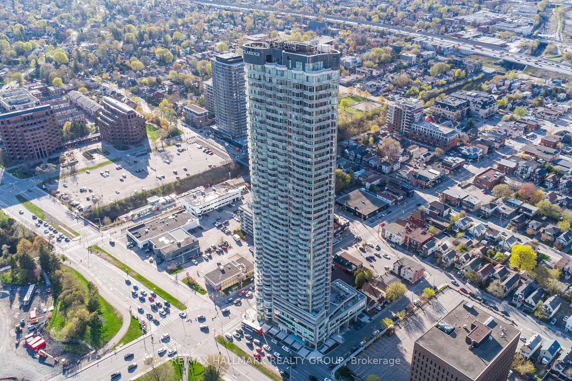 Front of Unit 3101, 805 Carling Avenue