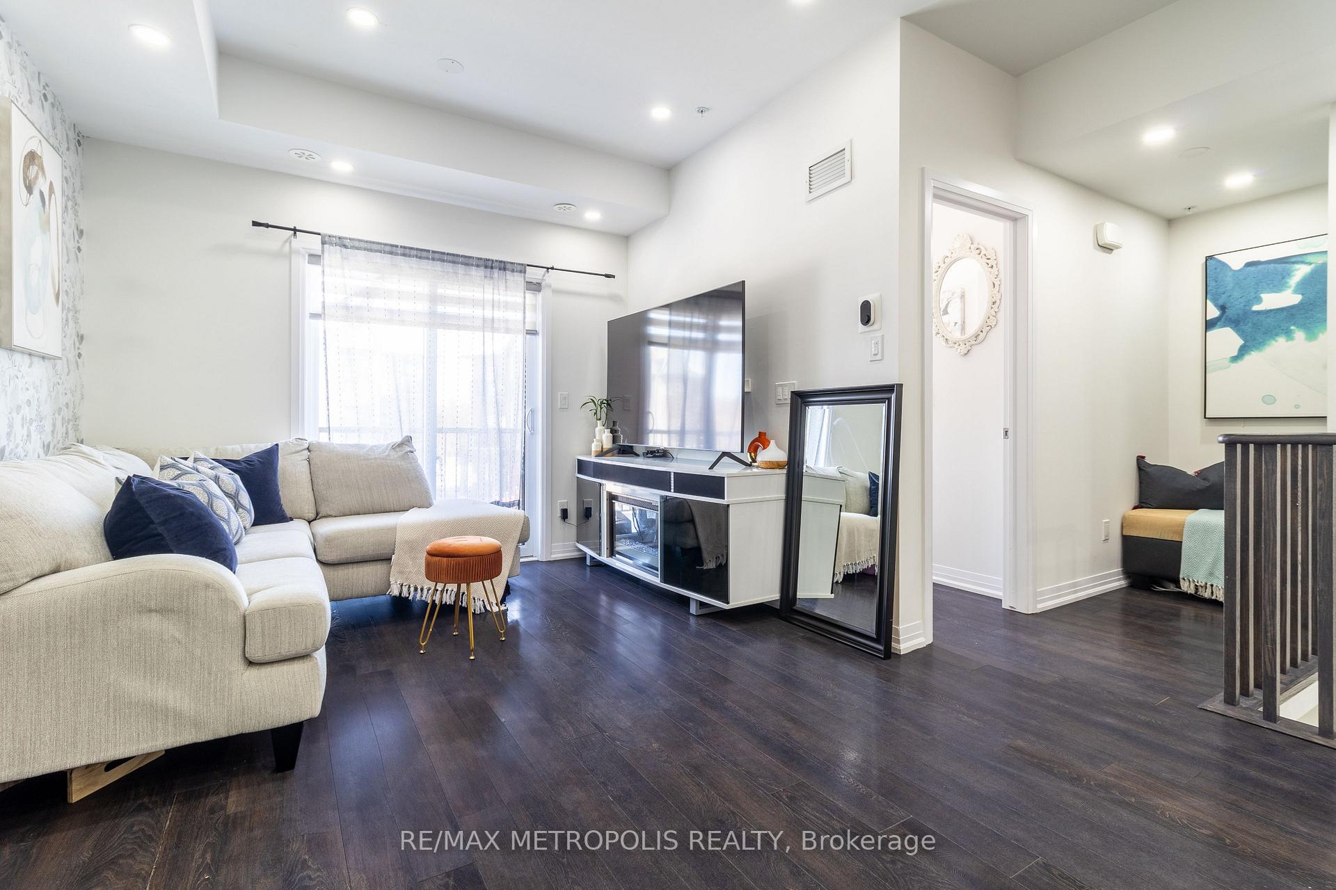 Photo 2 of Unit 312, 2635 William Jackson Drive, Pickering, Duffin Heights — HOMEH