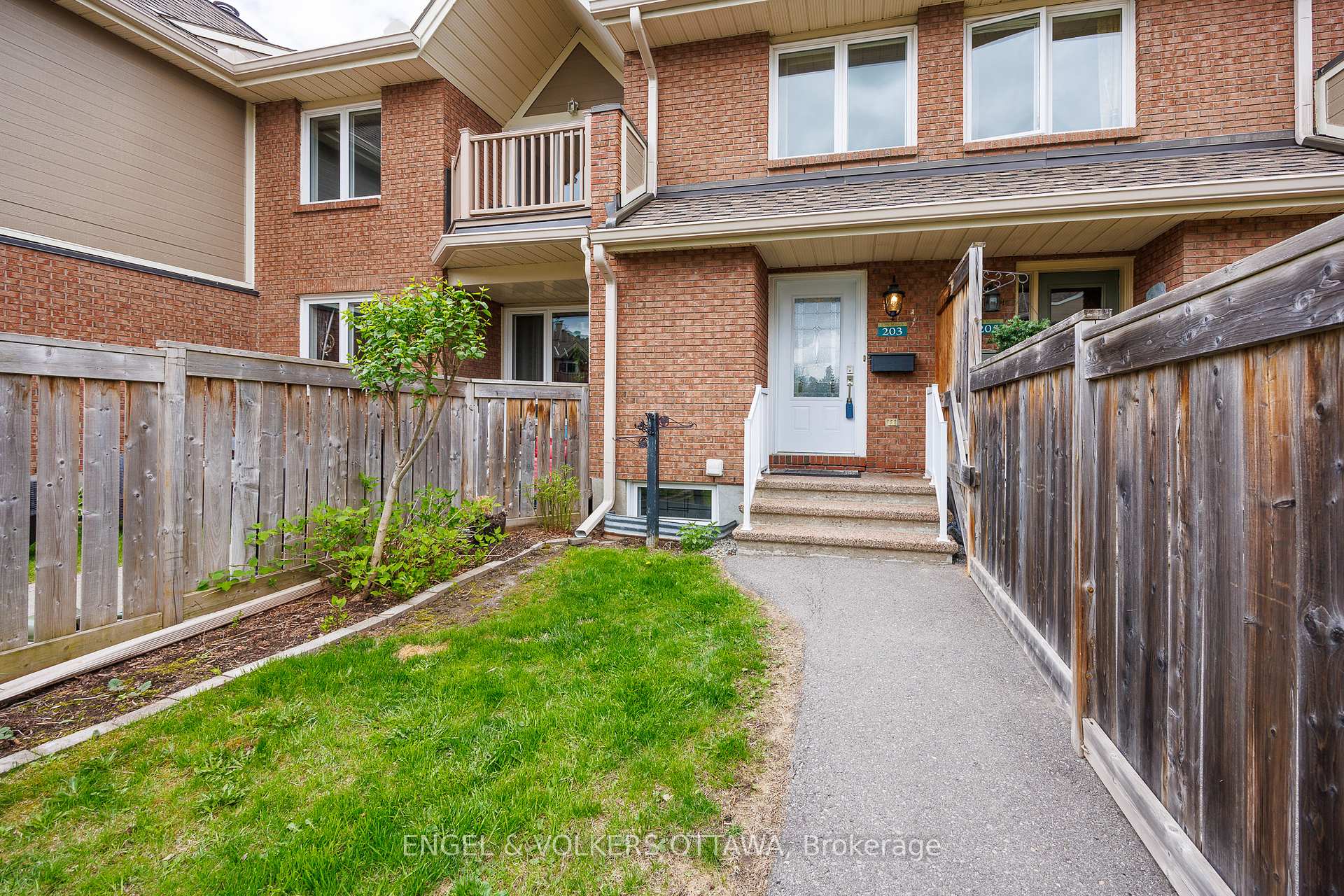 Photo 2 of Unit 203, 1795 Marsala Crescent, Ottawa, Fallingbrook/Pineridge — HOMEH