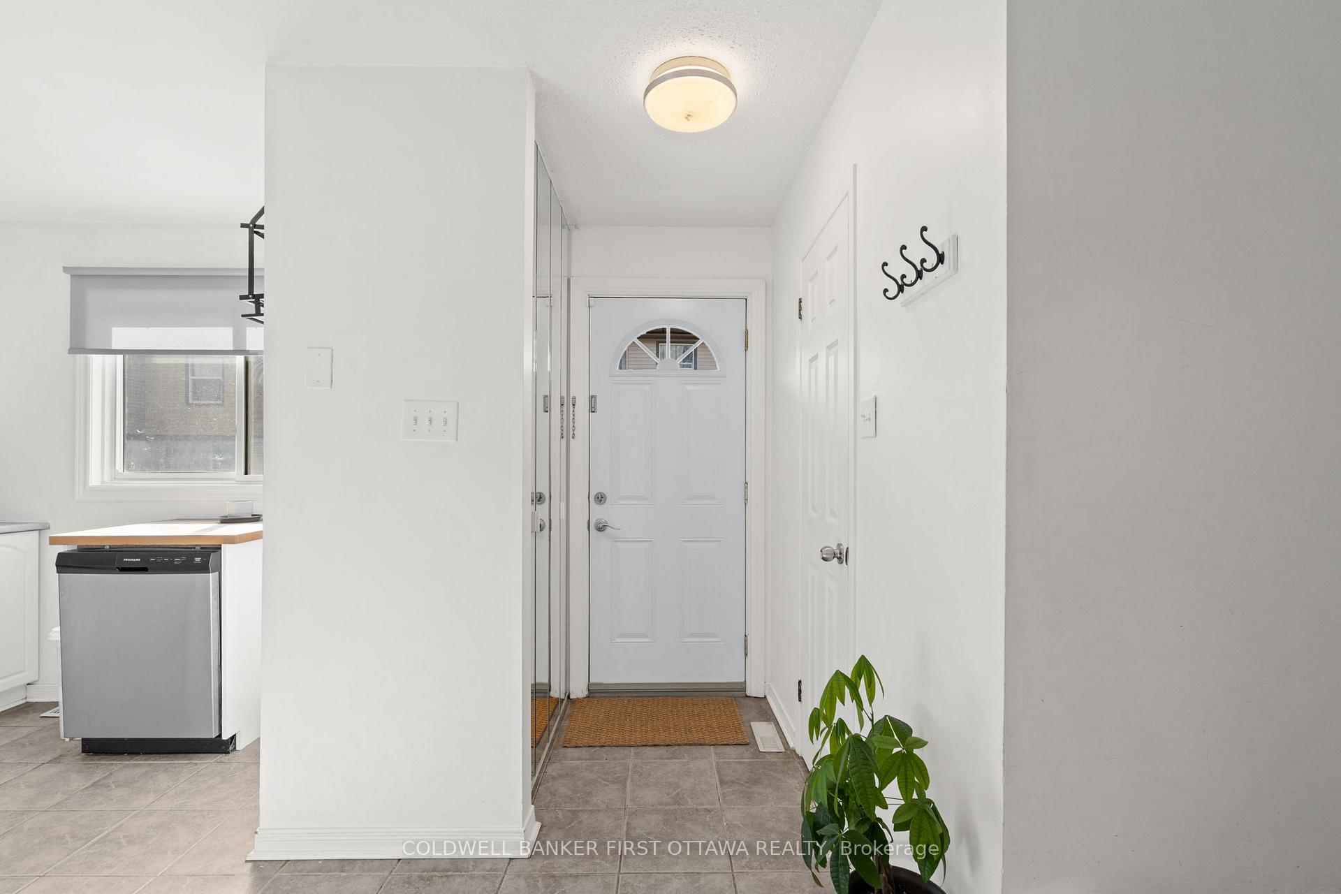 Photo 5 of Unit 52, 2570 Southvale Crescent, Ottawa, Sheffield Glen/Industrial Park — HOMEH