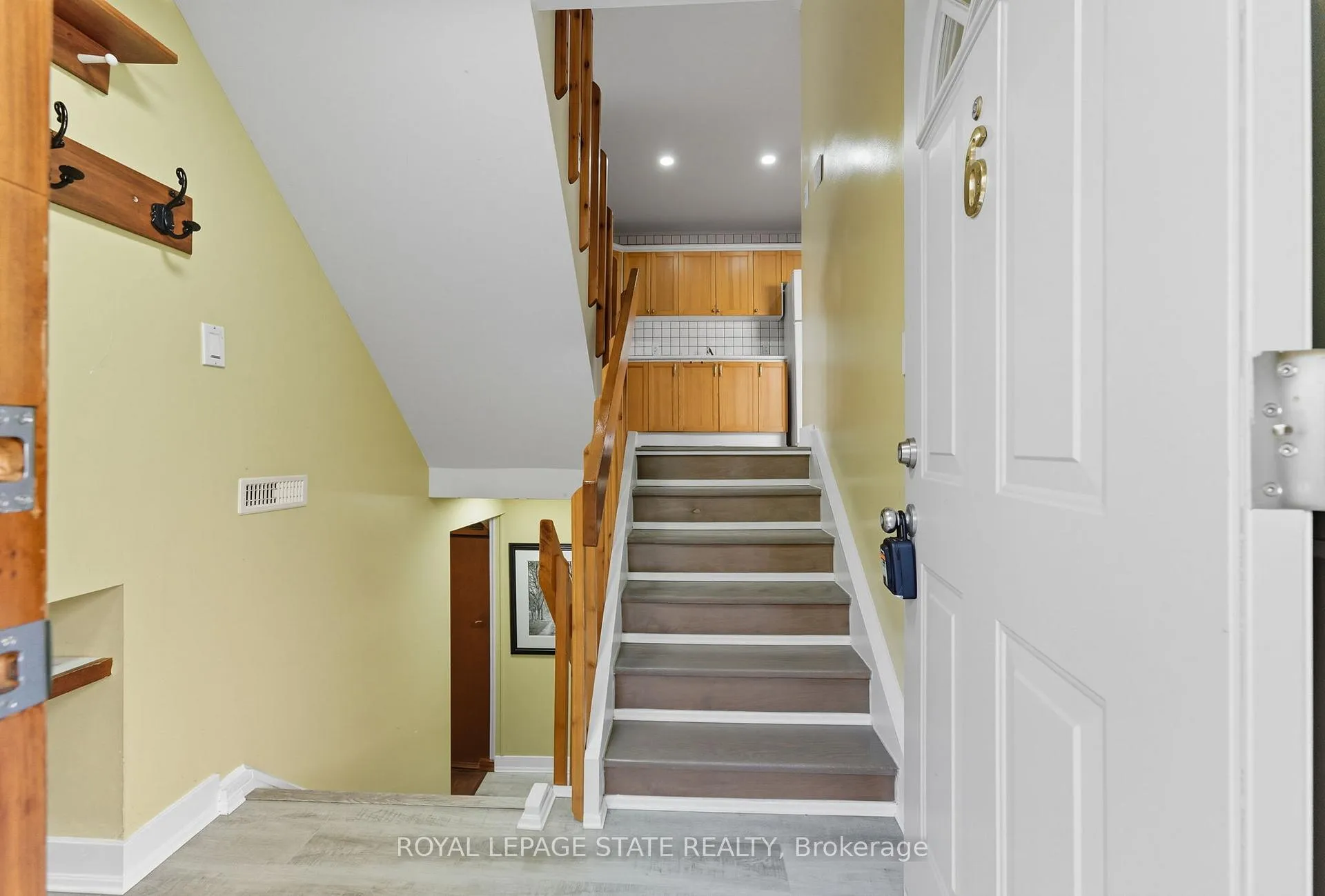 Photo 2 of Unit 6, 1300 Upper Ottawa Street, Hamilton, Quinndale — HOMEH