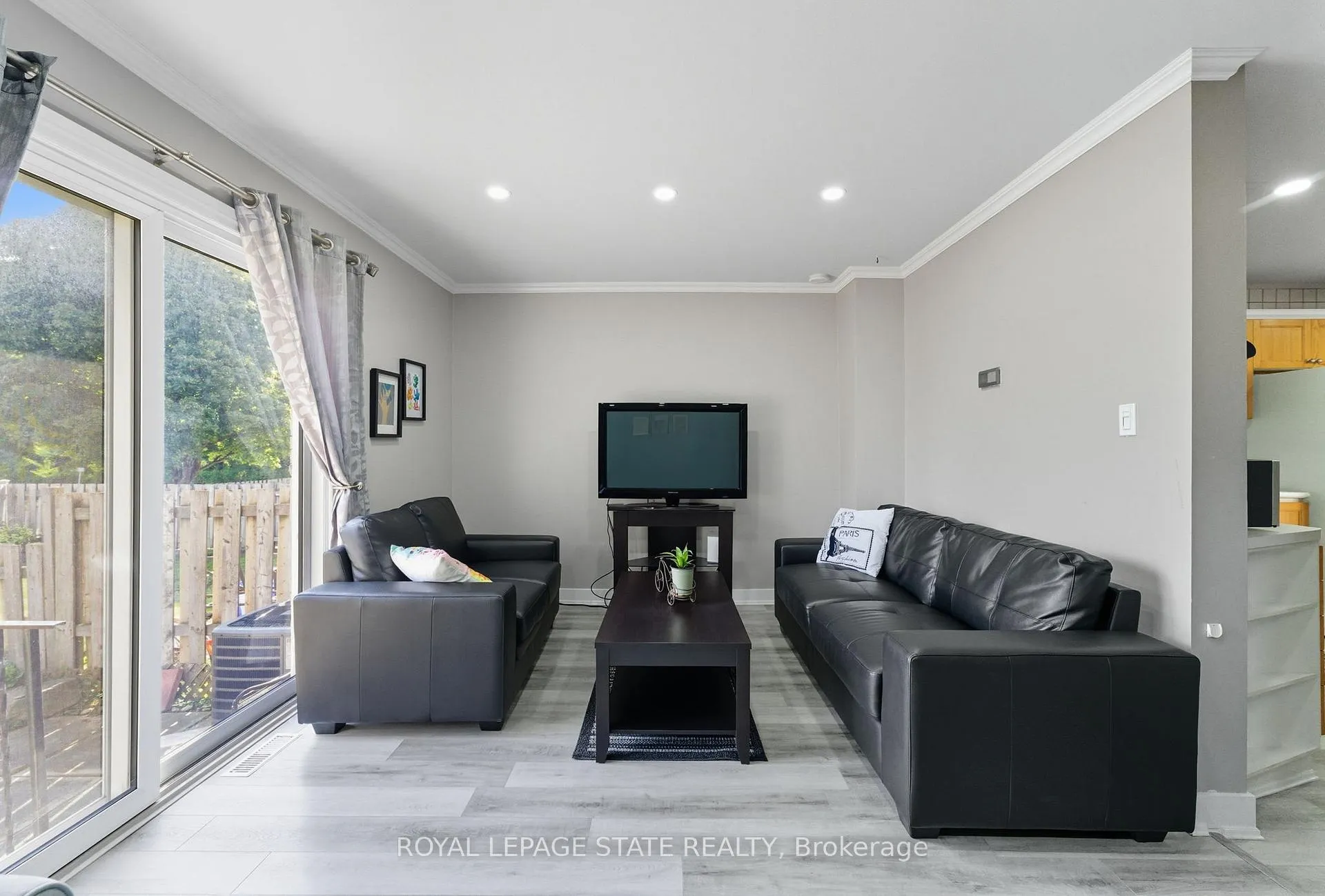 Photo 11 of Unit 6, 1300 Upper Ottawa Street, Hamilton, Quinndale — HOMEH