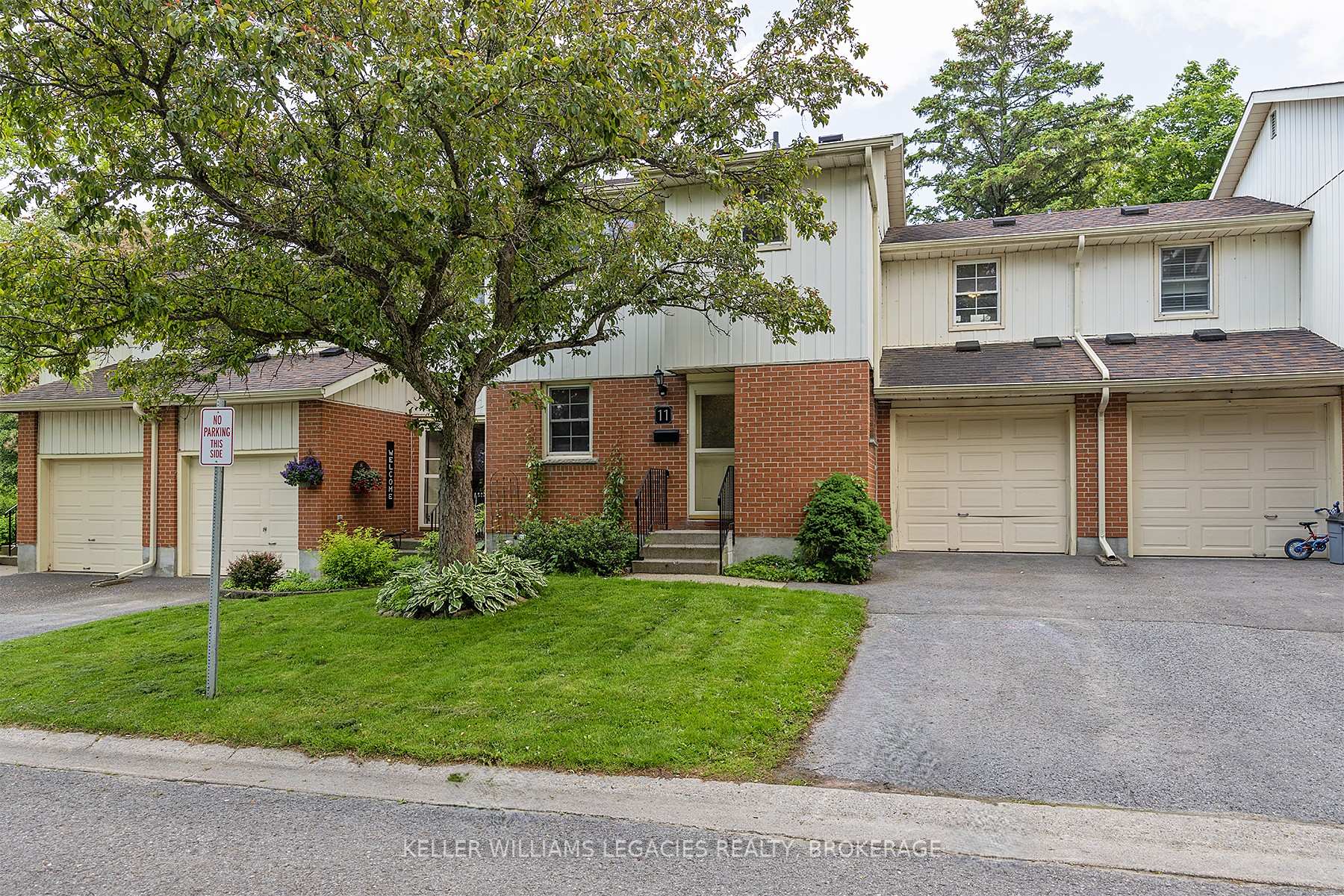 Photo 2 of 11-19 Macpherson Avenue, Kingston, Central City West — HOMEH
