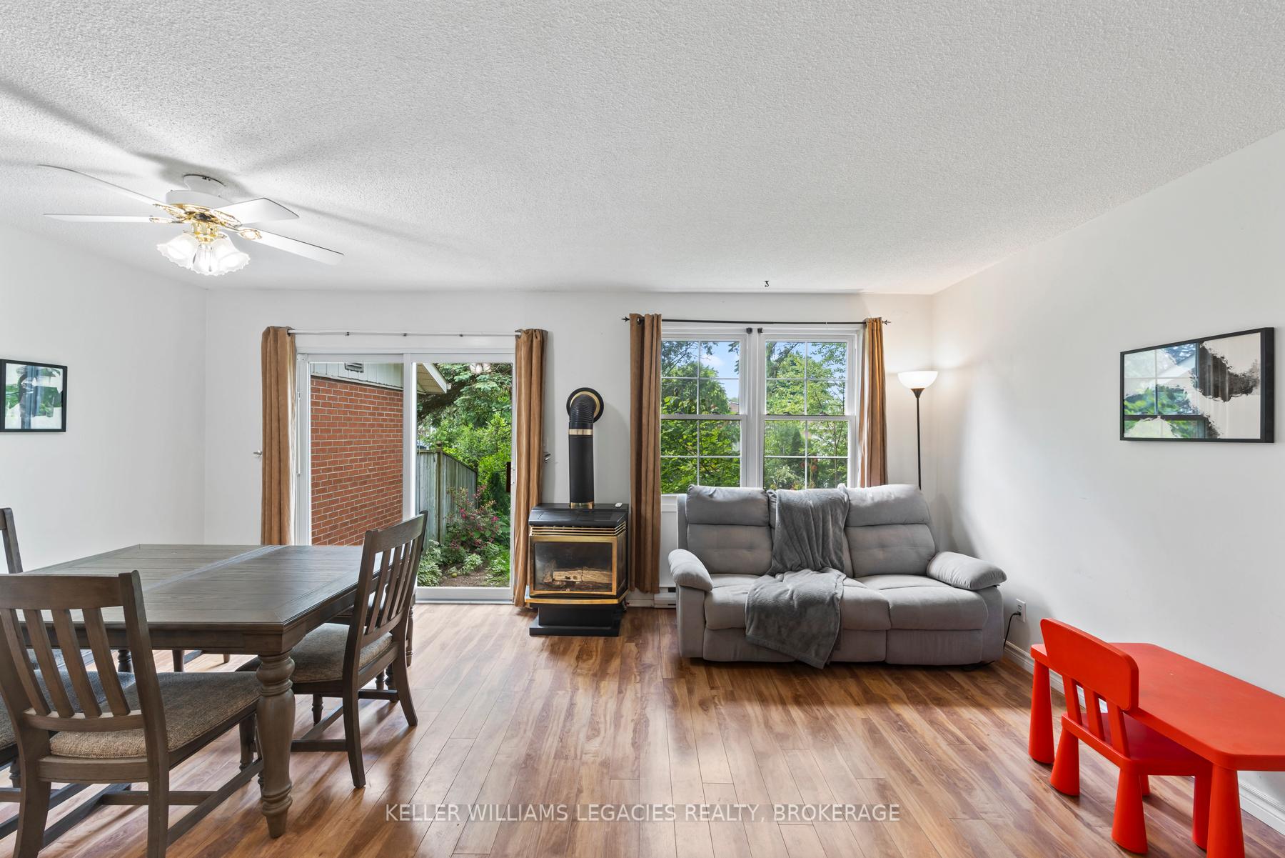 Photo 7 of 11-19 Macpherson Avenue, Kingston, Central City West — HOMEH
