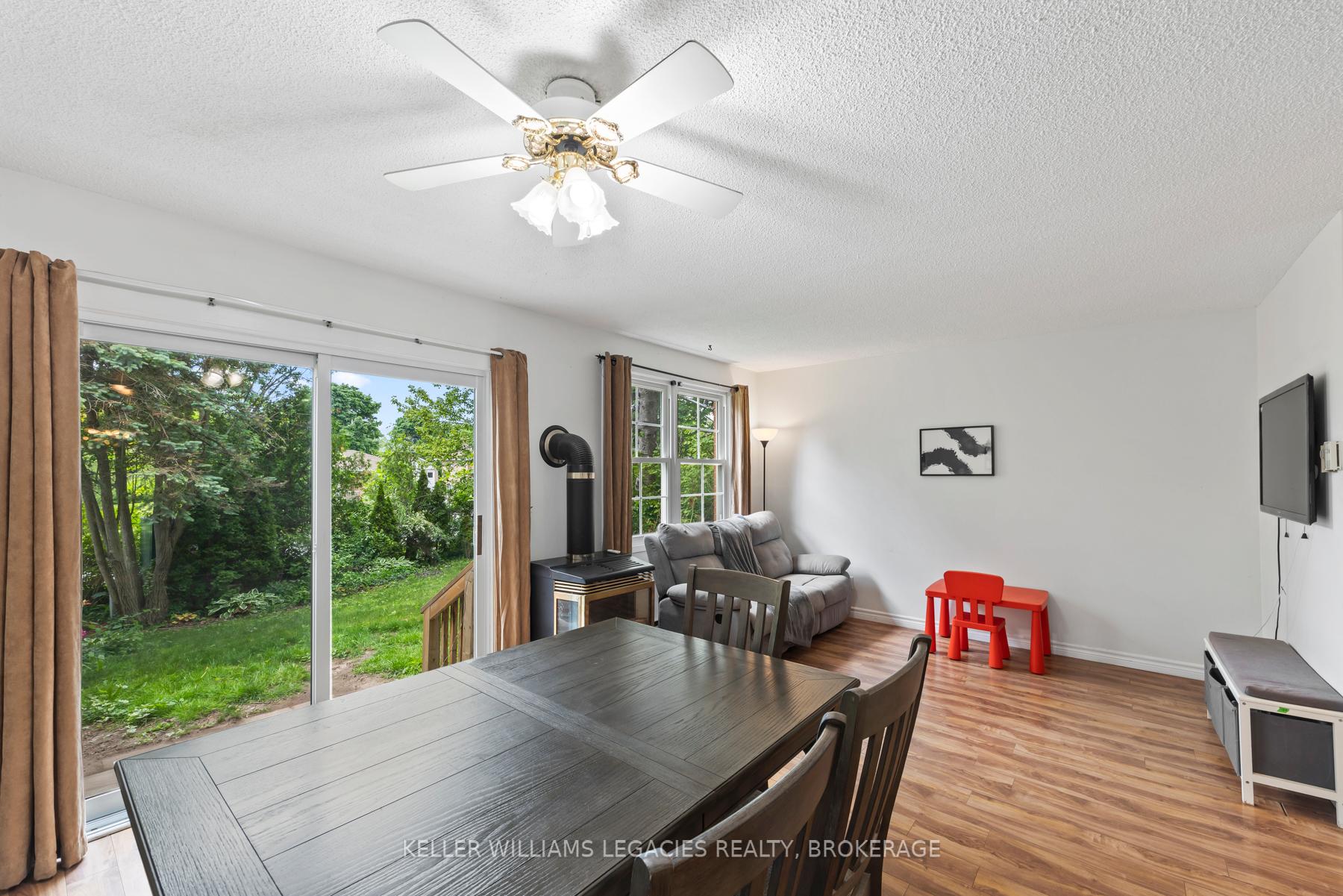 Photo 8 of 11-19 Macpherson Avenue, Kingston, Central City West — HOMEH