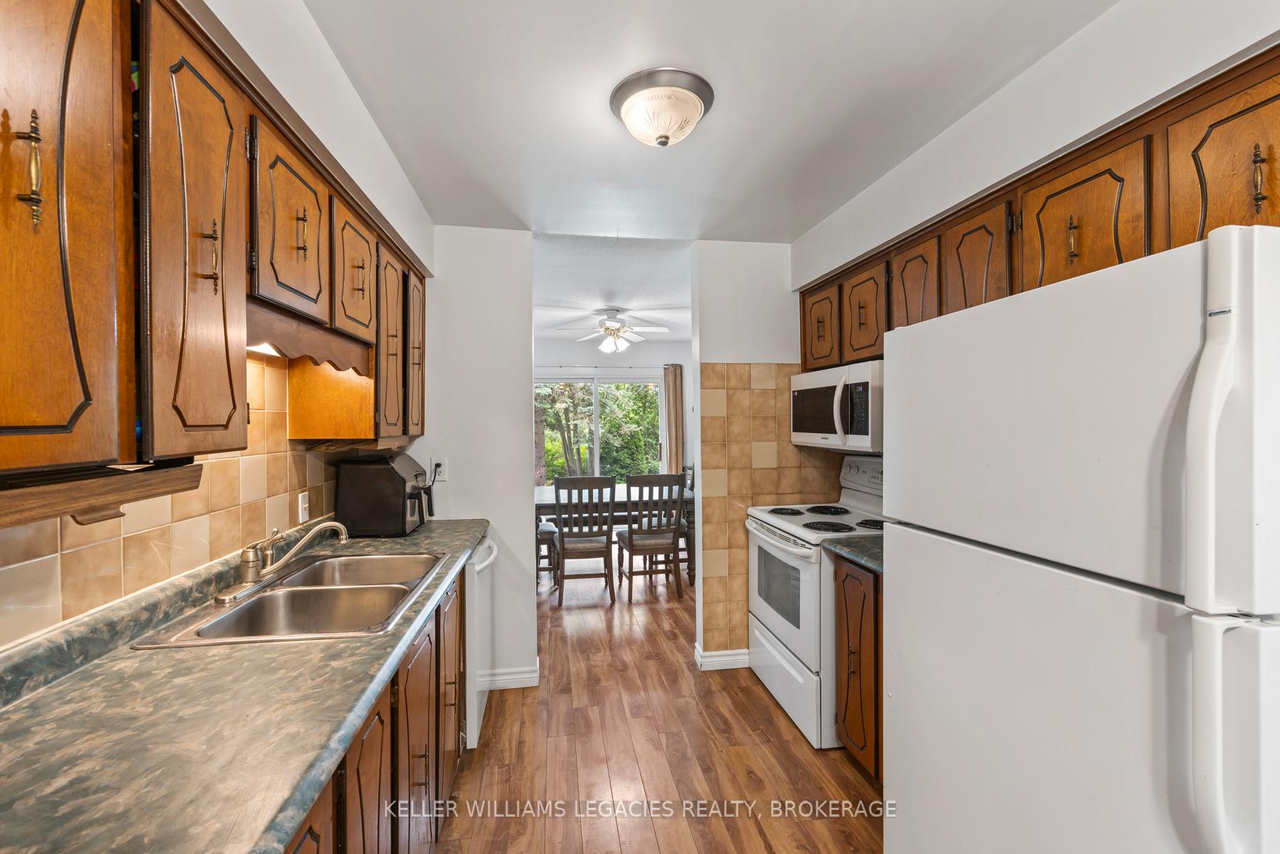 Photo 15 of 11-19 Macpherson Avenue, Kingston, Central City West — HOMEH