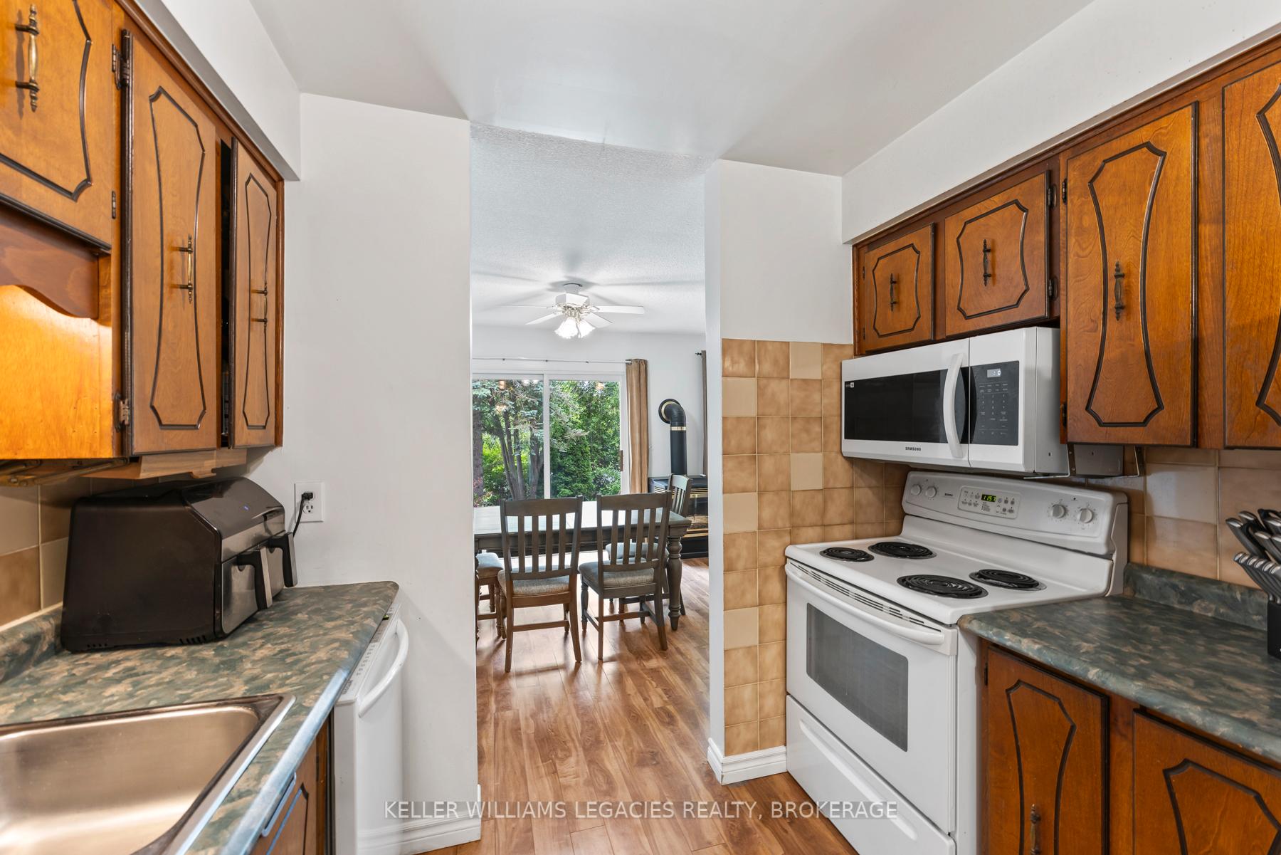 Photo 16 of 11-19 Macpherson Avenue, Kingston, Central City West — HOMEH