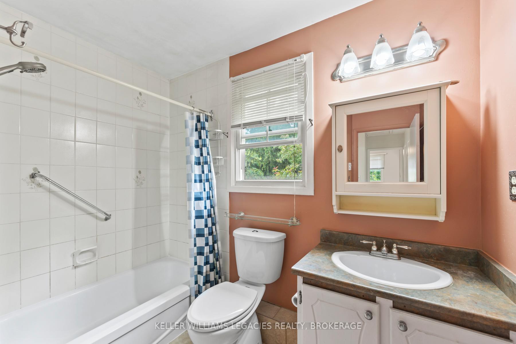 Photo 28 of 11-19 Macpherson Avenue, Kingston, Central City West — HOMEH