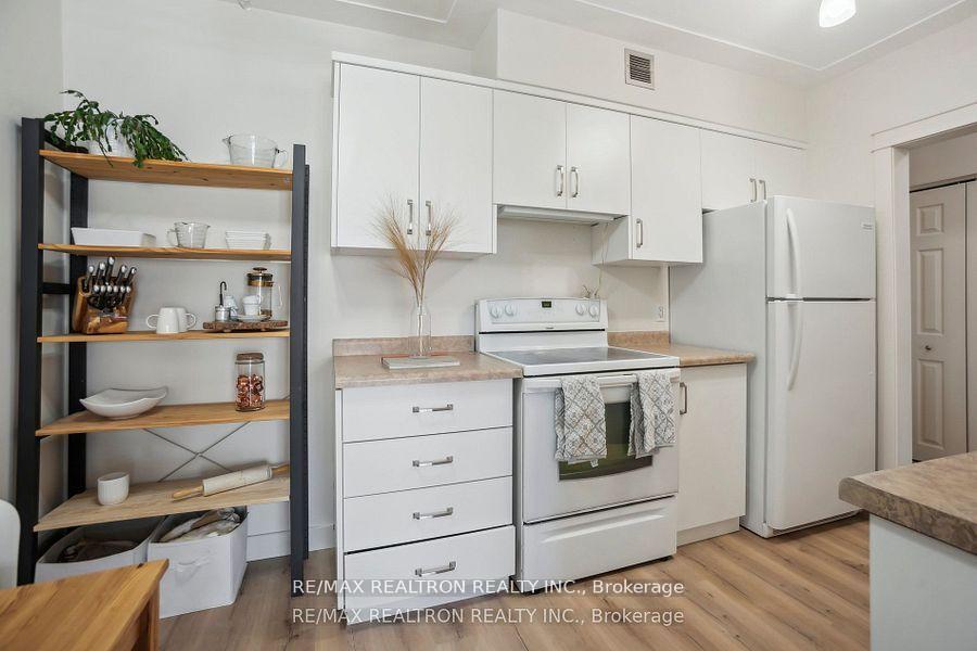 Photo 6 of Unit 605, 10 Woodman Drive S, Hamilton, Corman — HOMEH