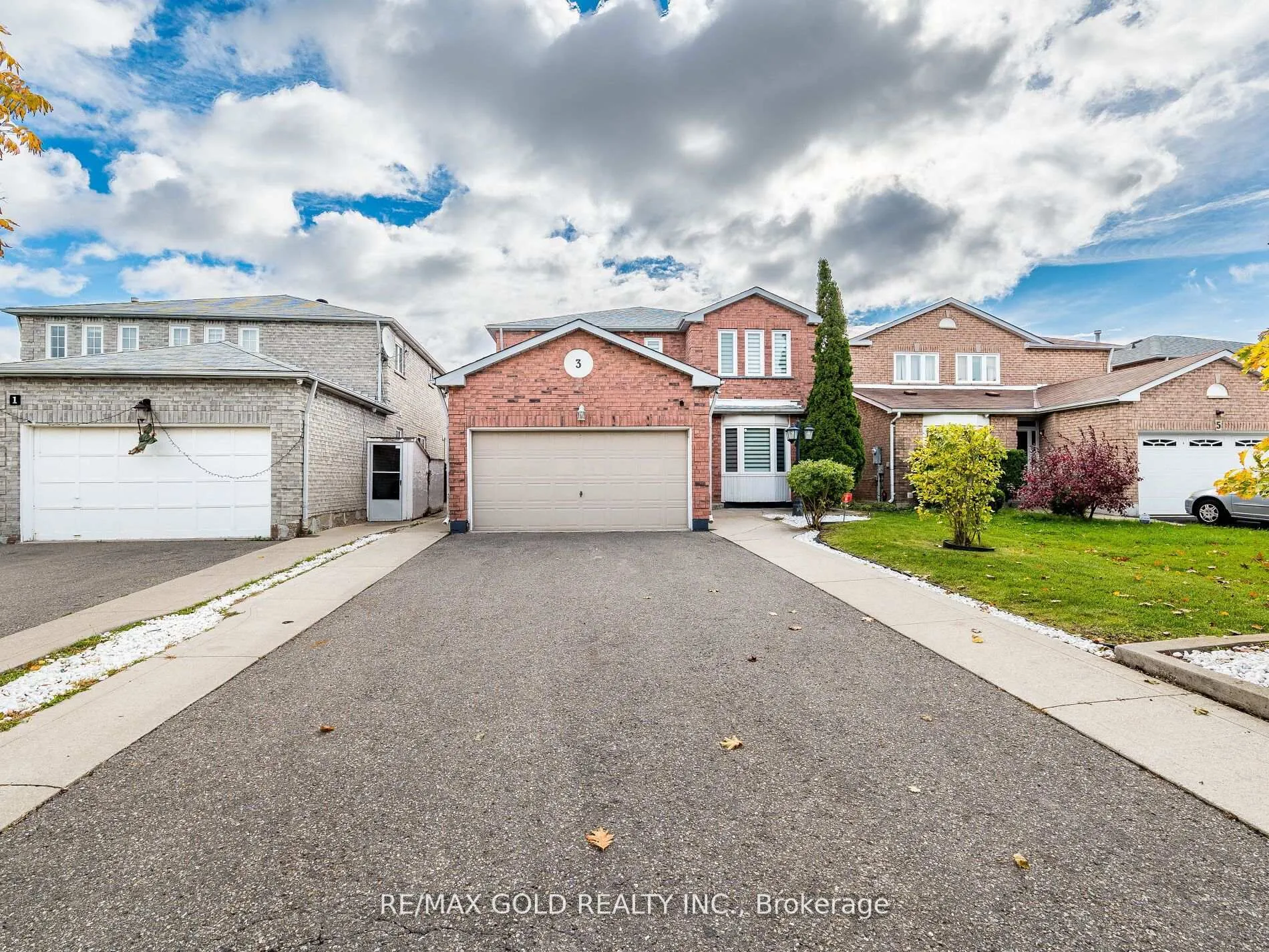 Photo 1 of 3 Hawkway Court, Brampton, Fletcher's West — HOMEH