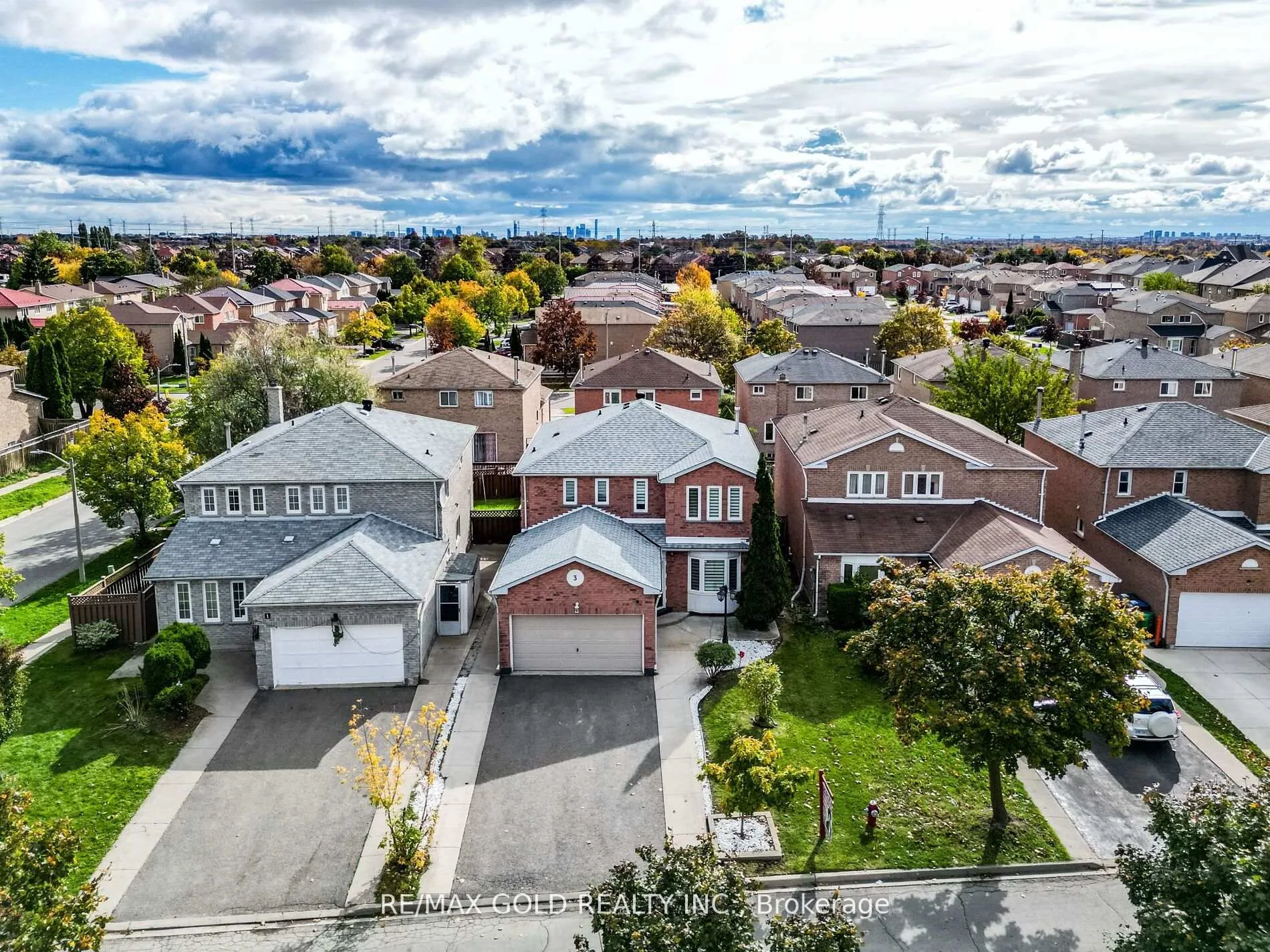 Photo 3 of 3 Hawkway Court, Brampton, Fletcher's West — HOMEH