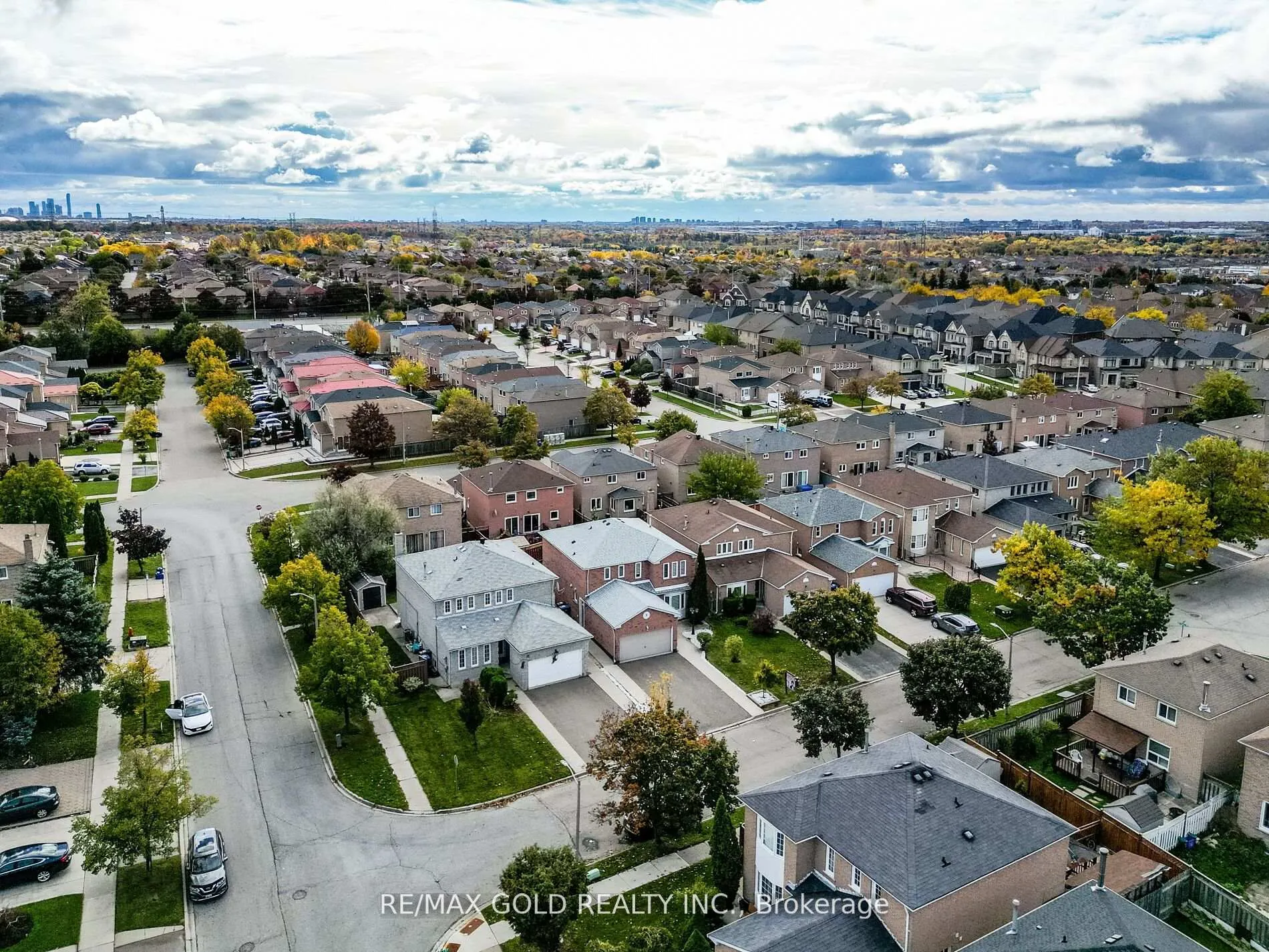 Photo 4 of 3 Hawkway Court, Brampton, Fletcher's West — HOMEH