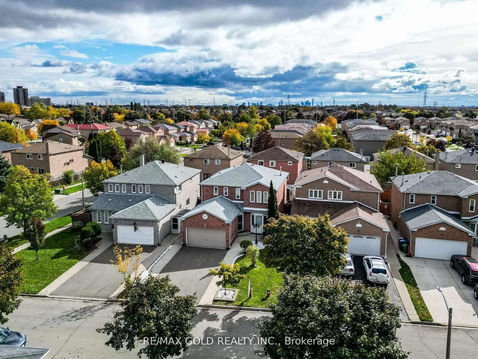Photo 5 of 3 Hawkway Court, Brampton, Fletcher's West — HOMEH