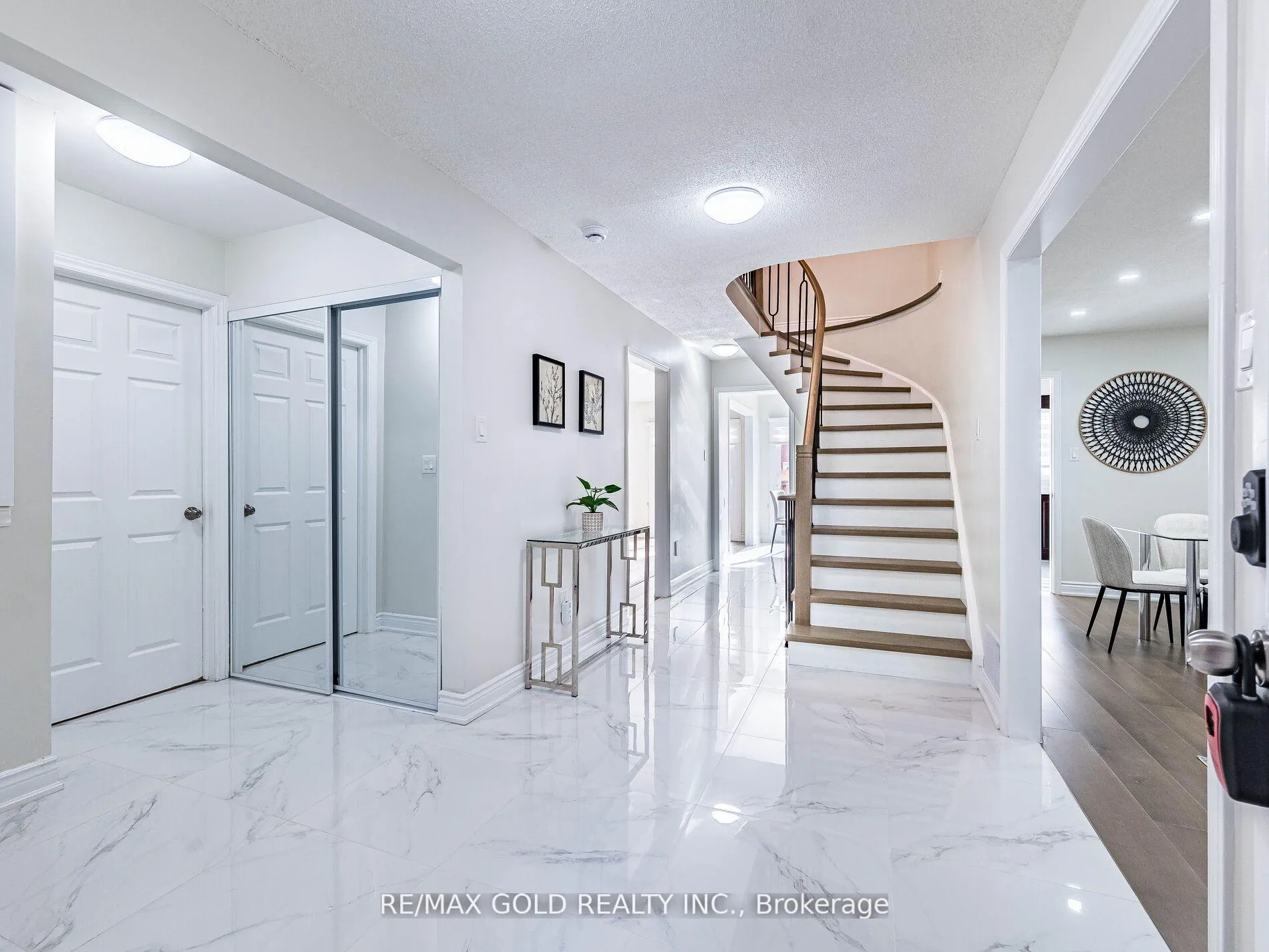 Photo 8 of 3 Hawkway Court, Brampton, Fletcher's West — HOMEH