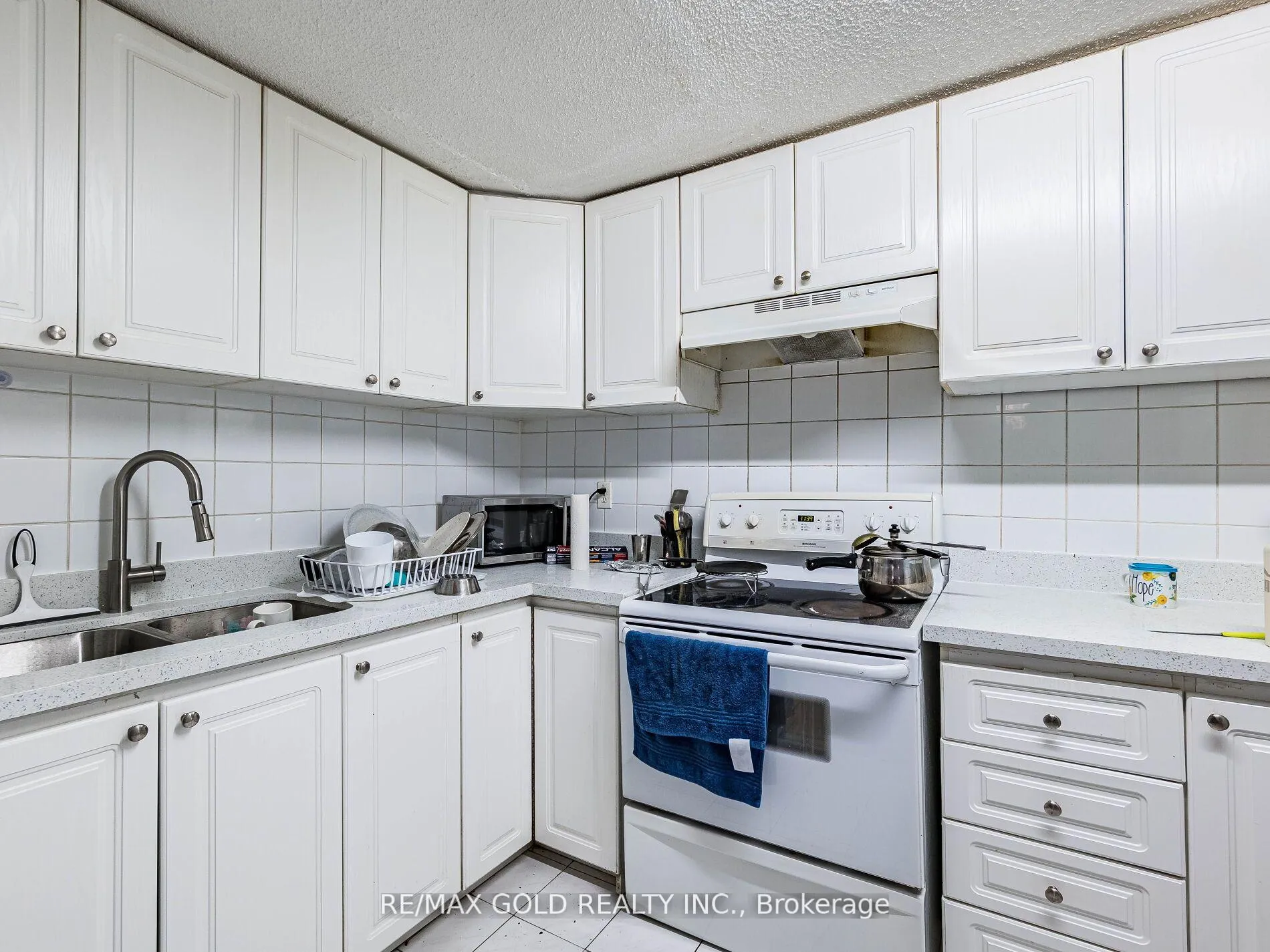 Photo 37 of 3 Hawkway Court, Brampton, Fletcher's West — HOMEH