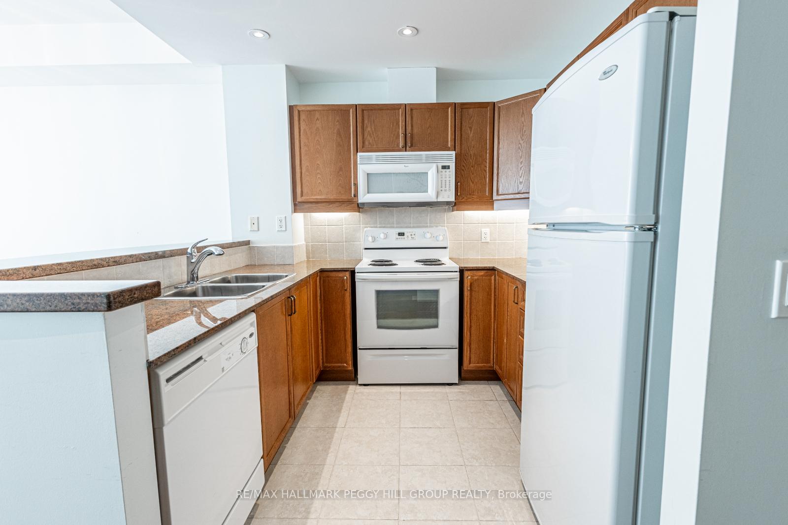 Photo 5 of Unit 1105, 6 Toronto Street, Barrie, Lakeshore — HOMEH