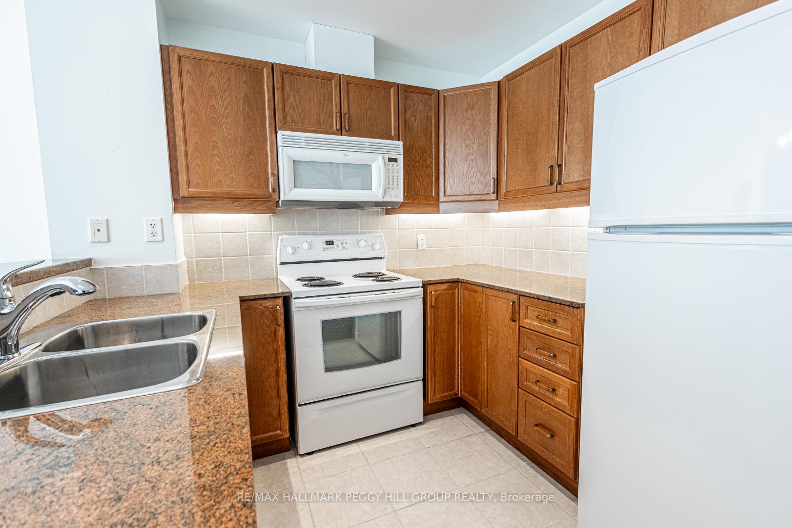 Photo 6 of Unit 1105, 6 Toronto Street, Barrie, Lakeshore — HOMEH