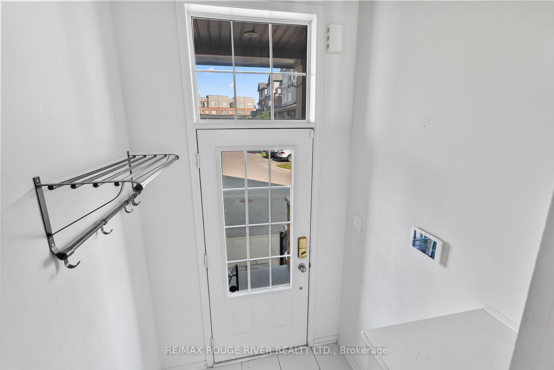 Photo 4 of 2446 Bromus Path, Oshawa, Windfields — HOMEH