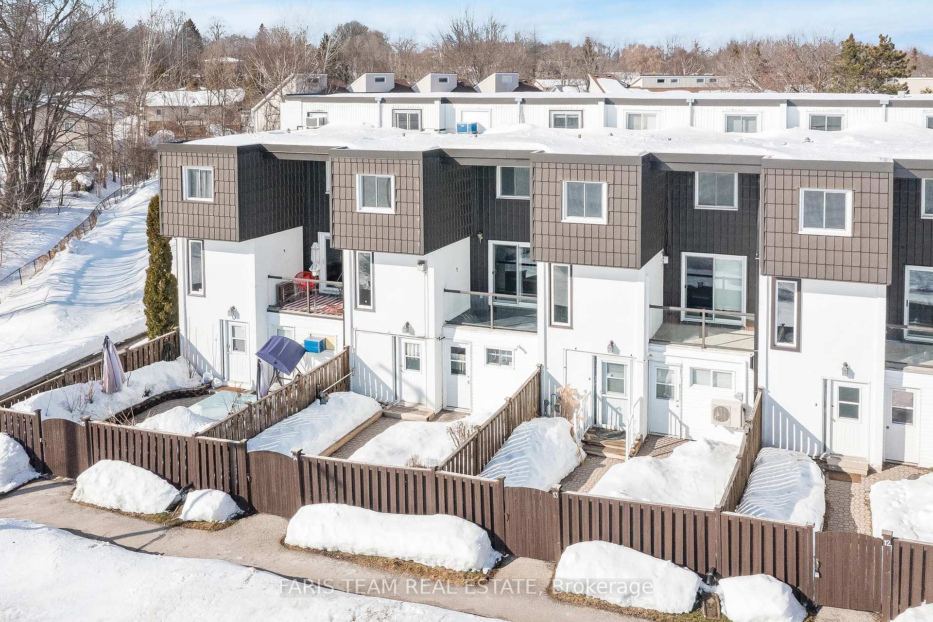 Front of Unit 14, 40 Victoria Crescent