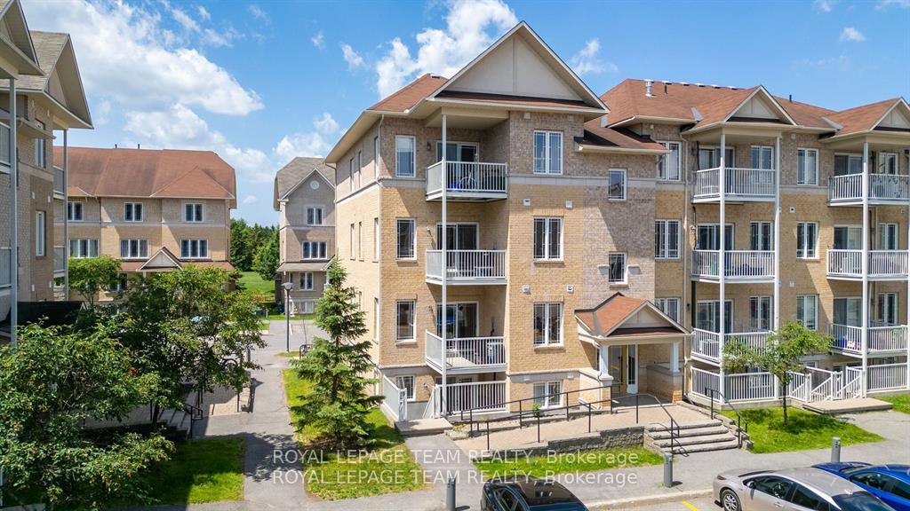 Photo 3 of Unit 4, 236 Paseo Private, Ottawa, Centrepointe — HOMEH