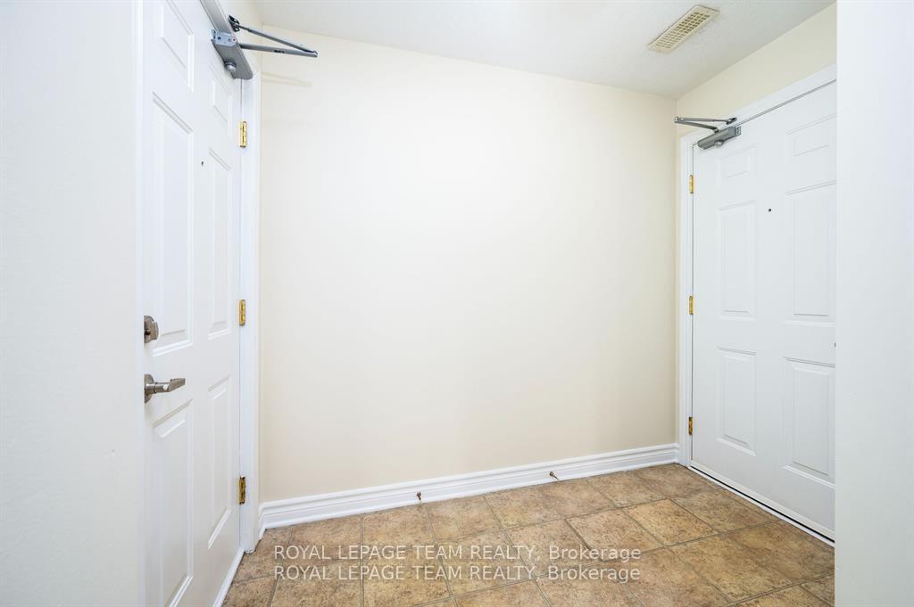 Photo 4 of Unit 4, 236 Paseo Private, Ottawa, Centrepointe — HOMEH