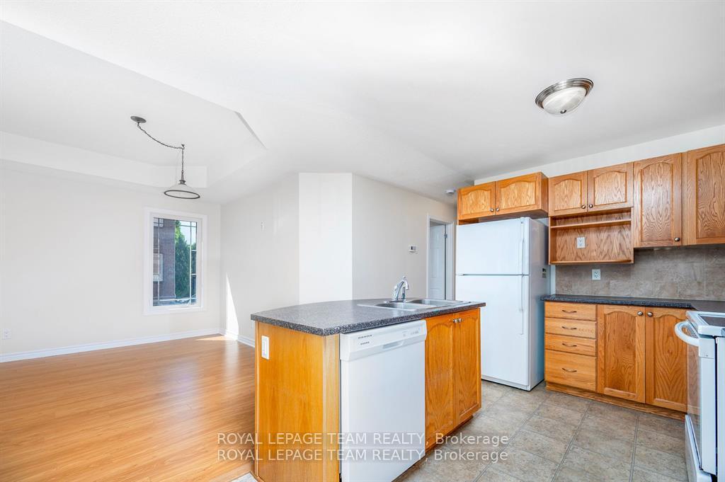 Photo 9 of Unit 4, 236 Paseo Private, Ottawa, Centrepointe — HOMEH