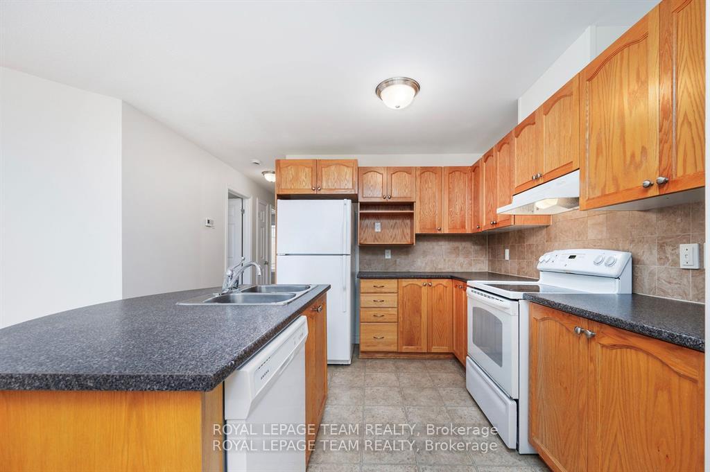 Photo 10 of Unit 4, 236 Paseo Private, Ottawa, Centrepointe — HOMEH