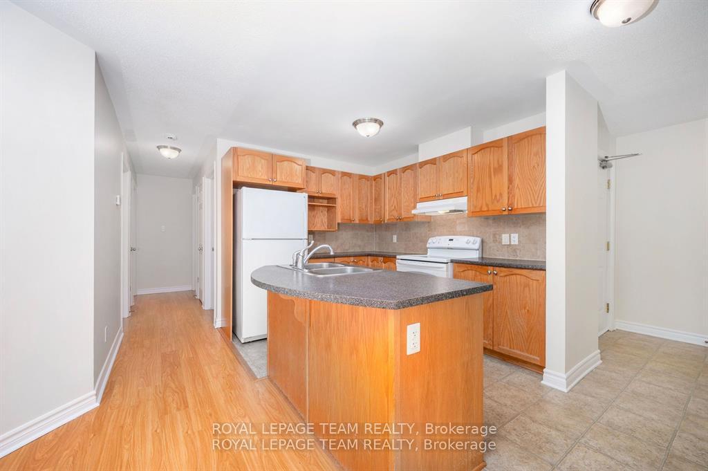 Photo 11 of Unit 4, 236 Paseo Private, Ottawa, Centrepointe — HOMEH