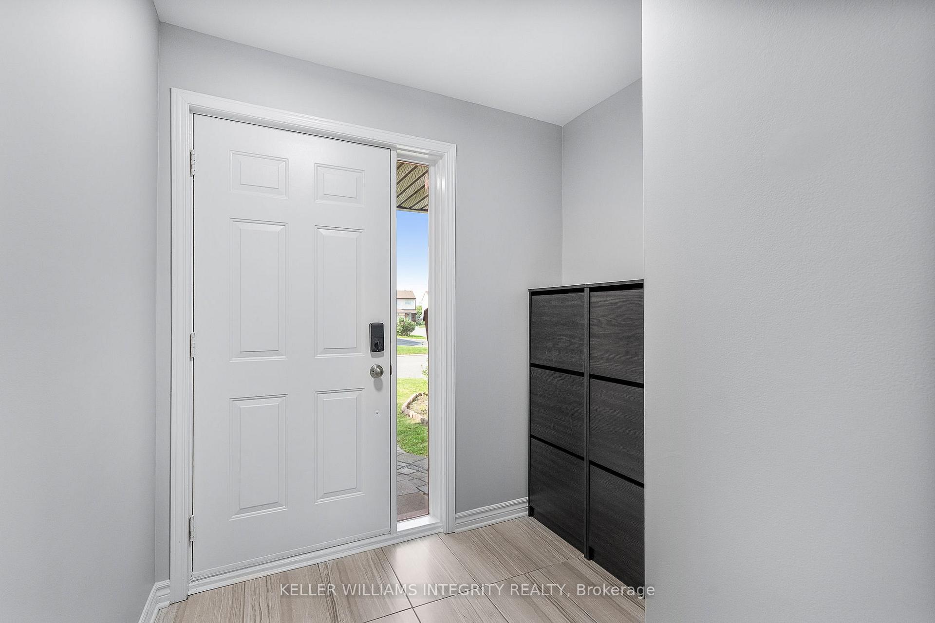 Photo 4 of Unit 4, 6581 Colony Square, Ottawa, Convent Glen North — HOMEH