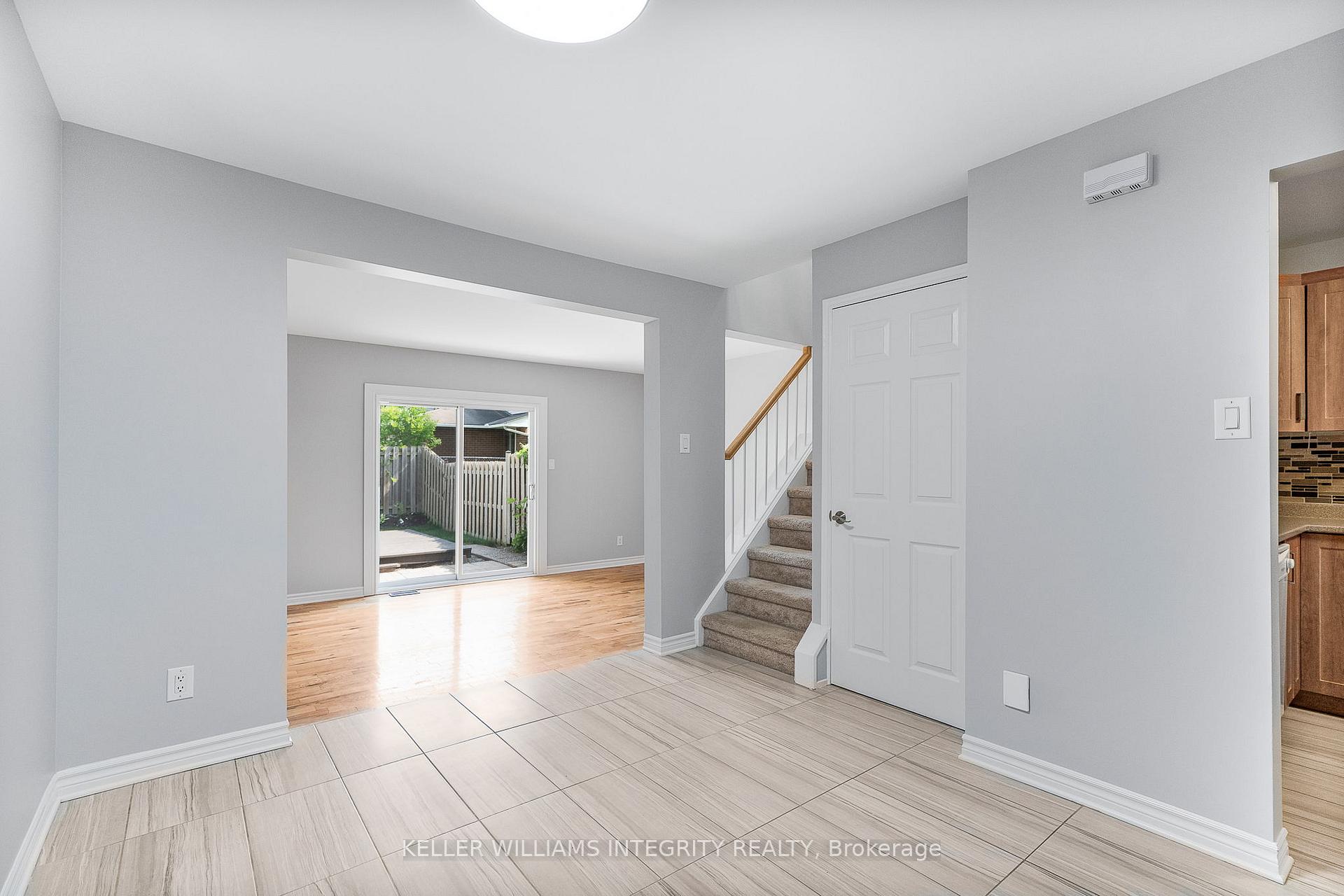 Photo 7 of Unit 4, 6581 Colony Square, Ottawa, Convent Glen North — HOMEH