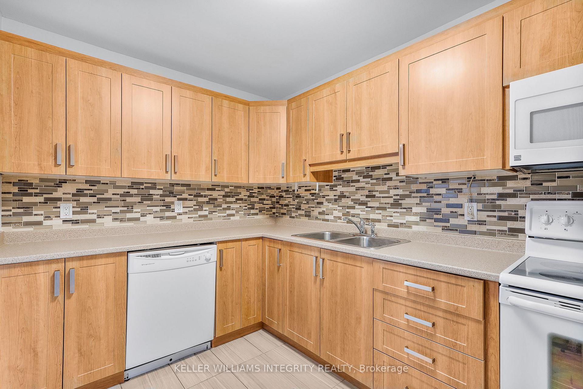 Photo 14 of Unit 4, 6581 Colony Square, Ottawa, Convent Glen North — HOMEH
