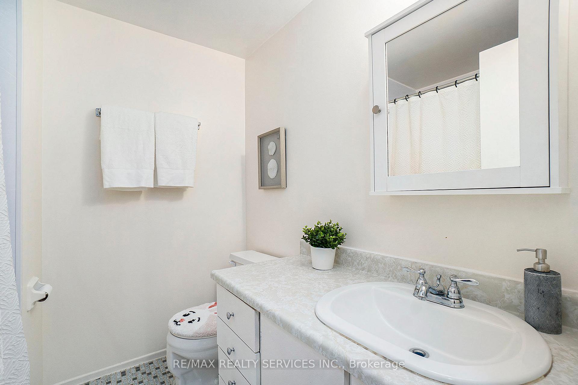Photo 13 of Unit 6, 2415 Southvale Crescent, Ottawa, Sheffield Glen/Industrial Park — HOMEH