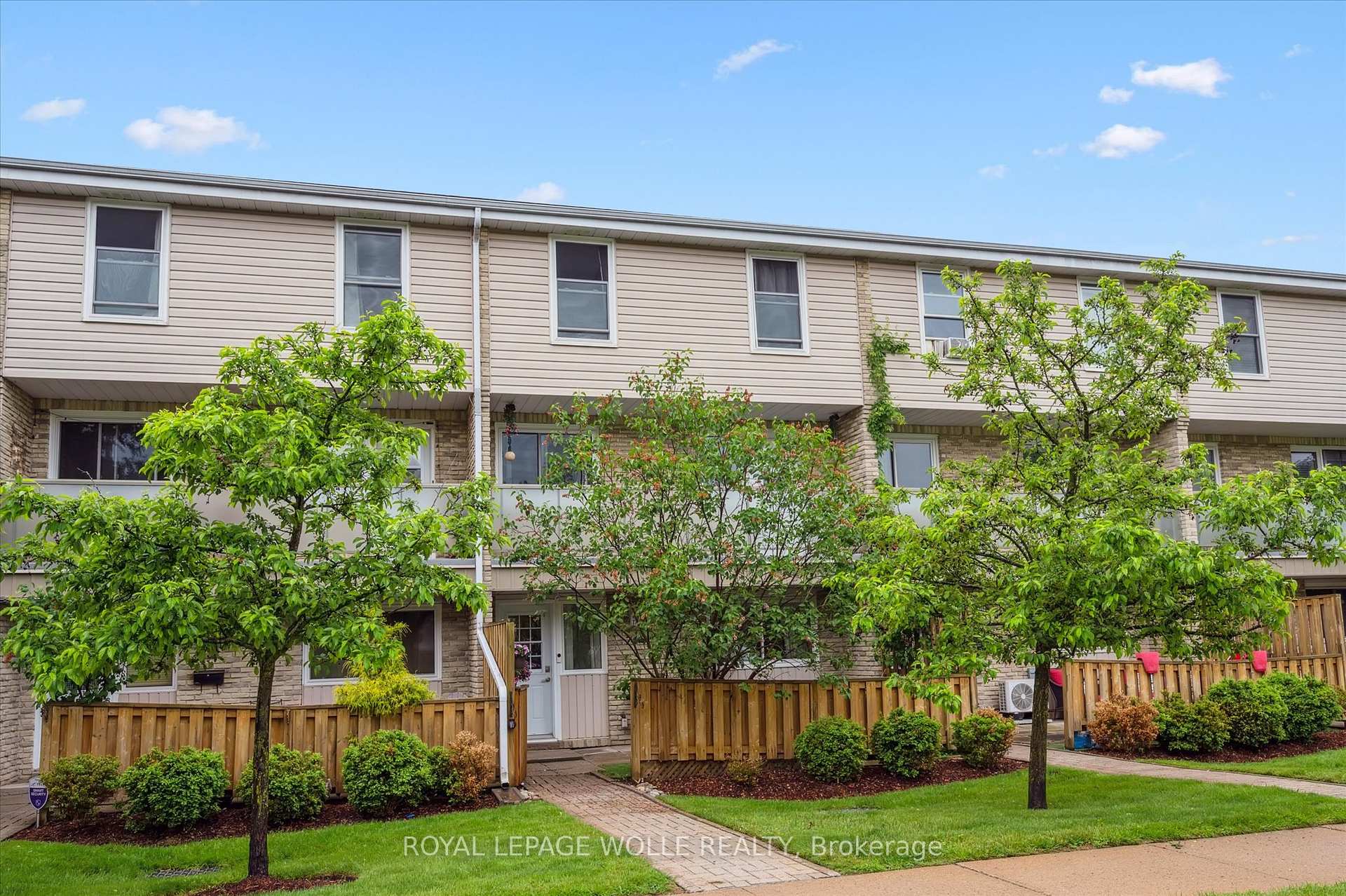 Photo 3 of Unit 74, 35 Breckenridge Drive, Kitchener, Heritage Park - Kitchener — HOMEH