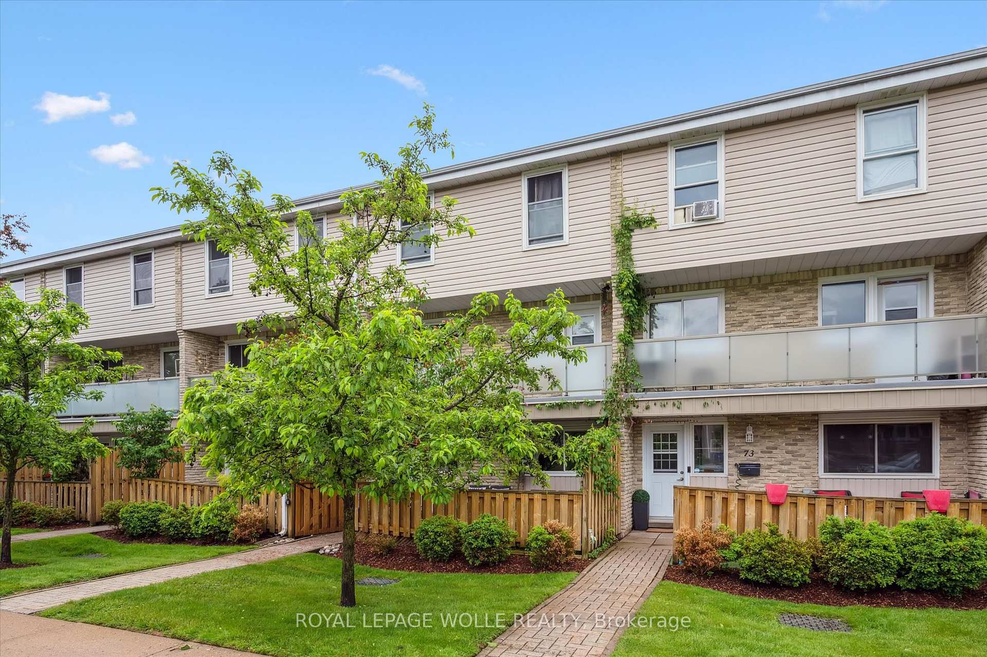 Photo 4 of Unit 74, 35 Breckenridge Drive, Kitchener, Heritage Park - Kitchener — HOMEH