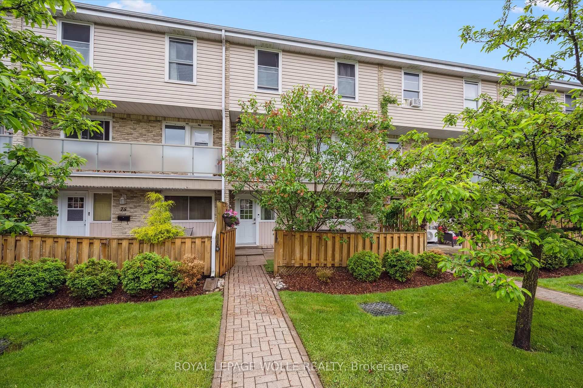 Photo 5 of Unit 74, 35 Breckenridge Drive, Kitchener, Heritage Park - Kitchener — HOMEH